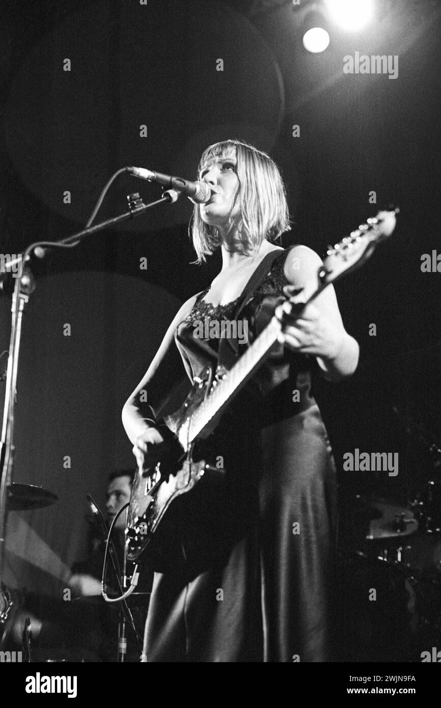 HARDBODY, KONZERT, 1997: Britische Indie-Rock-Band Hardbody im Newport Centre in Newport, Wales, Großbritannien am 16. März 1997. Foto: Rob Watkins. INFO: Hardbody, eine Band aus den 90er Jahren, hat ihre Musik mit roher Energie und gruseligen Texten angereichert und verkörpert die alternative Rockszene der damaligen Zeit. Stockfoto