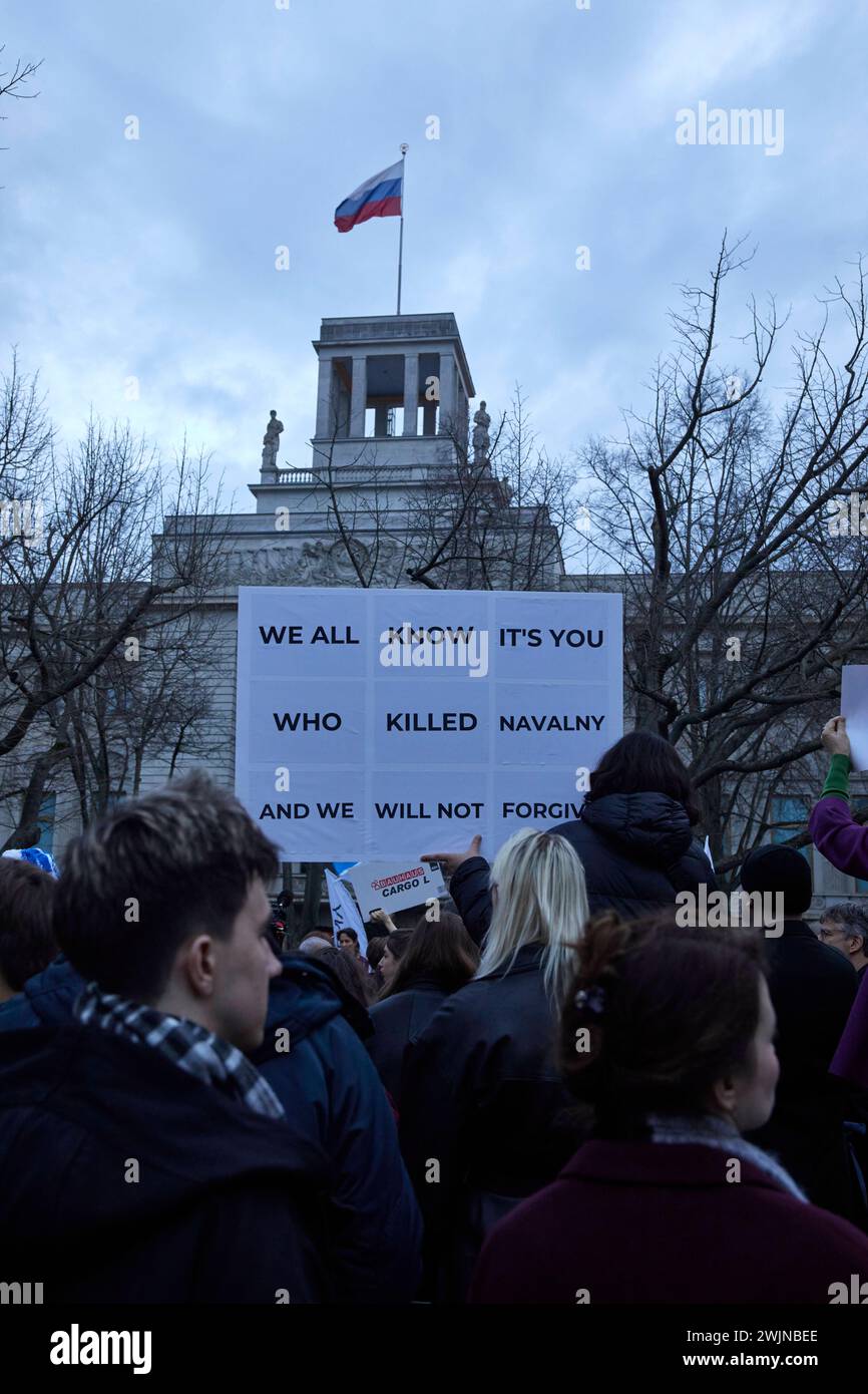Demonstration zum Tod von Alexei Anatoljewitsch Nawalny vor der russischen Botschaft, Berlin, unter den Linden 63-65 *** Demonstration zum Tod von Alexei Anatoljewitsch Nawalny vor der russischen Botschaft, Berlin, unter den Linden 63 65 Handelmann Stockfoto