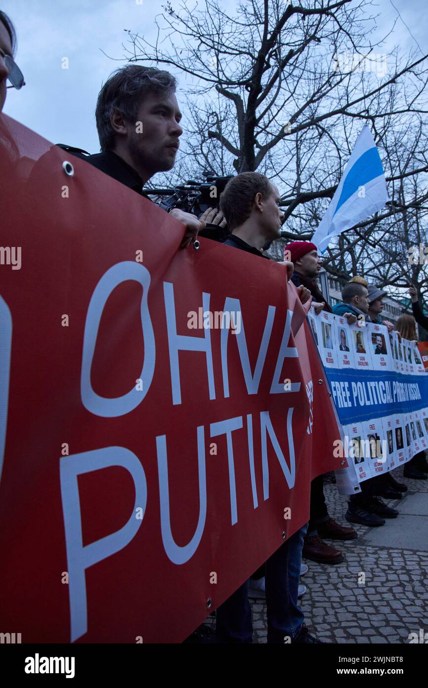 Demonstration zum Tod von Alexei Anatoljewitsch Nawalny vor der russischen Botschaft, Berlin, unter den Linden 63-65 *** Demonstration zum Tod von Alexei Anatoljewitsch Nawalny vor der russischen Botschaft, Berlin, unter den Linden 63 65 Handelmann Stockfoto