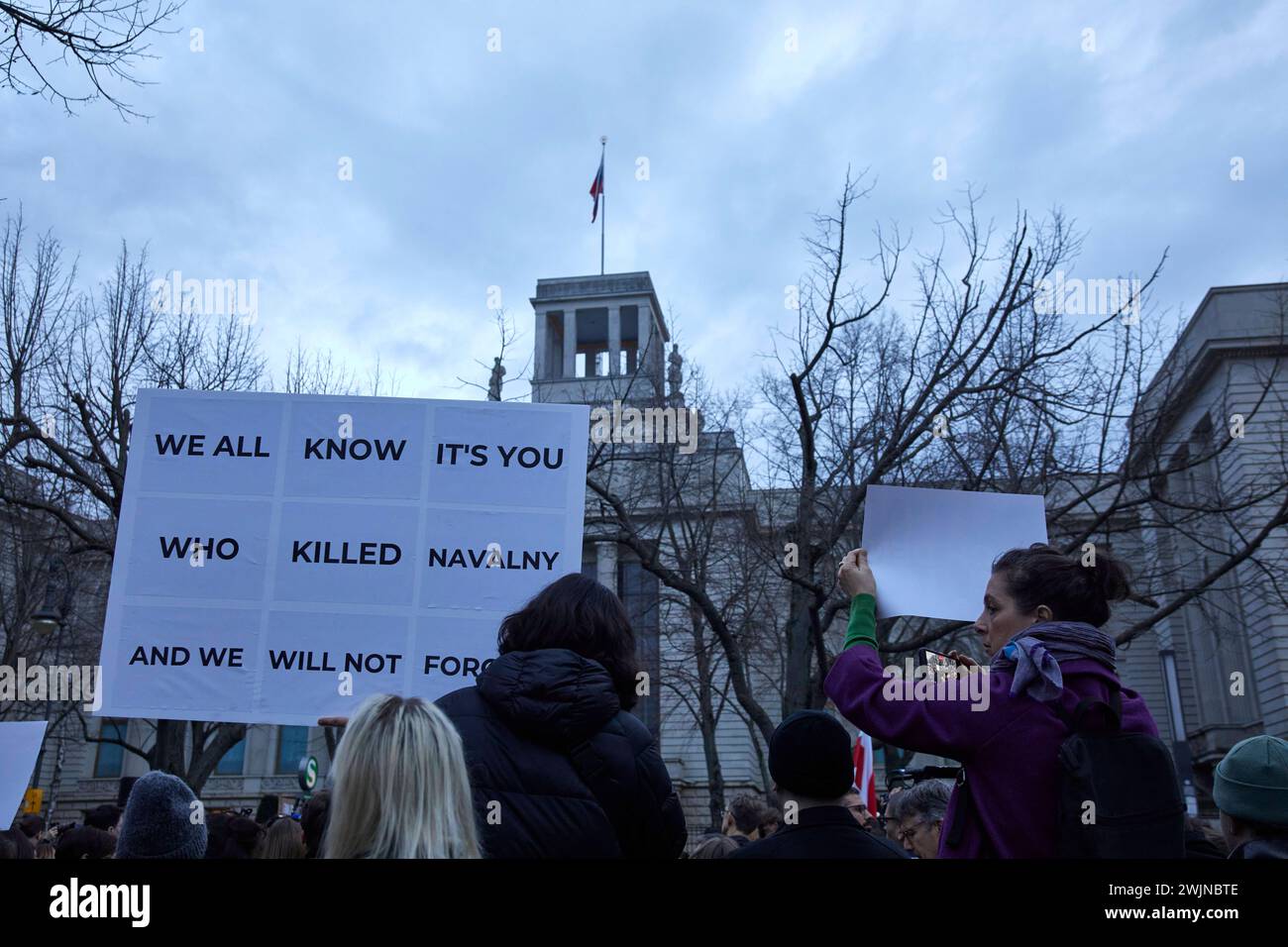 Demonstration zum Tod von Alexei Anatoljewitsch Nawalny vor der russischen Botschaft, Berlin, unter den Linden 63-65 *** Demonstration zum Tod von Alexei Anatoljewitsch Nawalny vor der russischen Botschaft, Berlin, unter den Linden 63 65 Handelmann Stockfoto