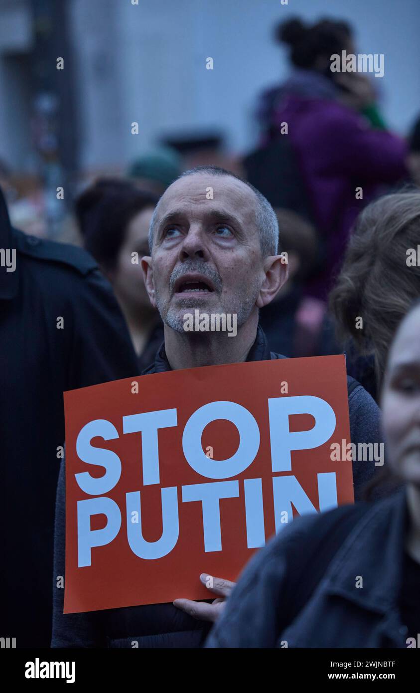 Demonstration zum Tod von Alexei Anatoljewitsch Nawalny vor der russischen Botschaft, Berlin, unter den Linden 63-65 *** Demonstration zum Tod von Alexei Anatoljewitsch Nawalny vor der russischen Botschaft, Berlin, unter den Linden 63 65 Handelmann Stockfoto