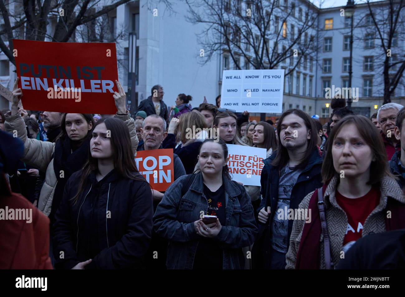 Demonstration zum Tod von Alexei Anatoljewitsch Nawalny vor der russischen Botschaft, Berlin, unter den Linden 63-65 *** Demonstration zum Tod von Alexei Anatoljewitsch Nawalny vor der russischen Botschaft, Berlin, unter den Linden 63 65 Handelmann Stockfoto