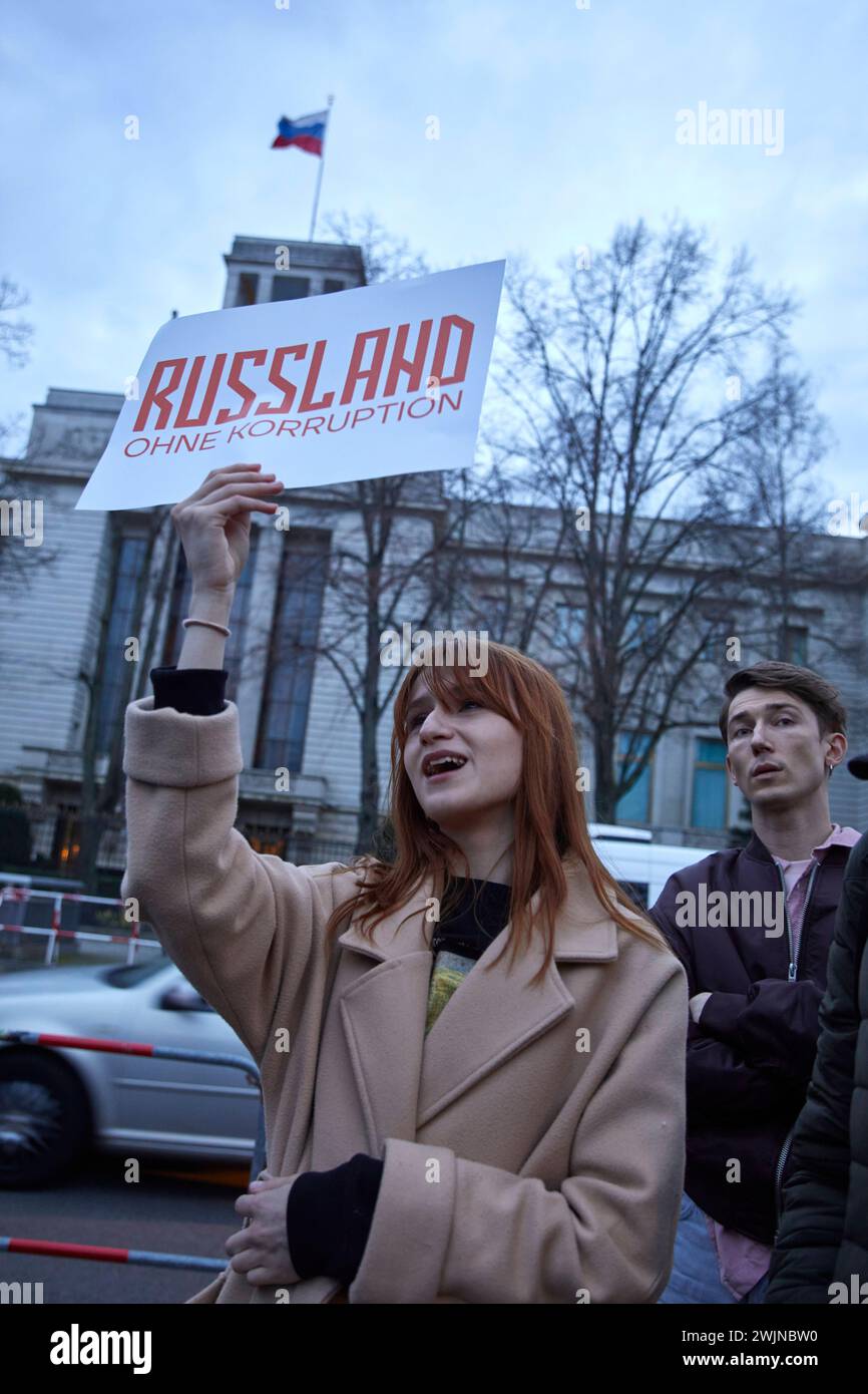 Demonstration zum Tod von Alexei Anatoljewitsch Nawalny vor der russischen Botschaft, Berlin, unter den Linden 63-65 *** Demonstration zum Tod von Alexei Anatoljewitsch Nawalny vor der russischen Botschaft, Berlin, unter den Linden 63 65 Handelmann Stockfoto