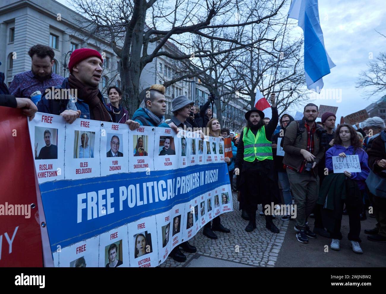 Demonstration zum Tod von Alexei Anatoljewitsch Nawalny vor der russischen Botschaft, Berlin, unter den Linden 63-65 *** Demonstration zum Tod von Alexei Anatoljewitsch Nawalny vor der russischen Botschaft, Berlin, unter den Linden 63 65 Handelmann Stockfoto