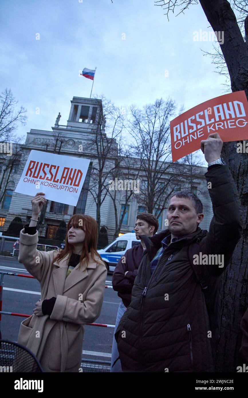 Demonstration zum Tod von Alexei Anatoljewitsch Nawalny vor der russischen Botschaft, Berlin, unter den Linden 63-65 *** Demonstration zum Tod von Alexei Anatoljewitsch Nawalny vor der russischen Botschaft, Berlin, unter den Linden 63 65 Handelmann Stockfoto