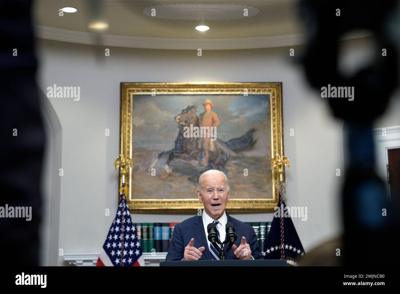 Washington, Usa. Februar 2024. US-Präsident Joe Biden hält am Freitag, den 16. Februar 2024, im Roosevelt Room des Weißen Hauses in Washington eine Rede über den Tod von Aleksey Nawalny. Foto: Yuri Gripas/UPI Credit: UPI/Alamy Live News Stockfoto