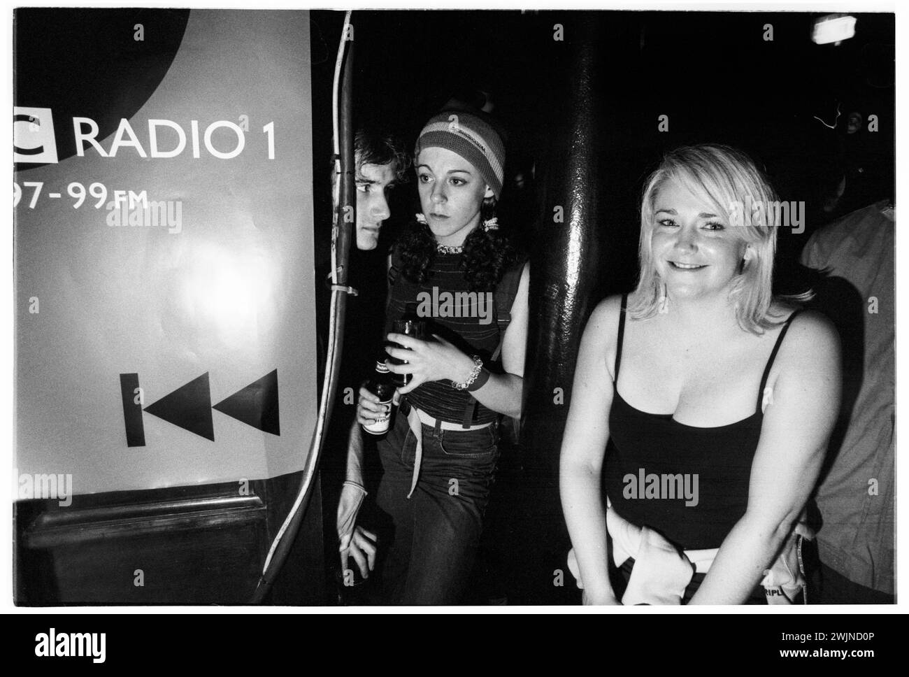 BETHAN ELFYN, RADIO ONE, 2000: Radio One DJ Bethan Elfyn bei BBC Radio One Sound City Cardiff bei Clwb IFOR Bach in Cardiff, Wales, Großbritannien am 26. Oktober 2000. Foto: ROB WATKINS Stockfoto