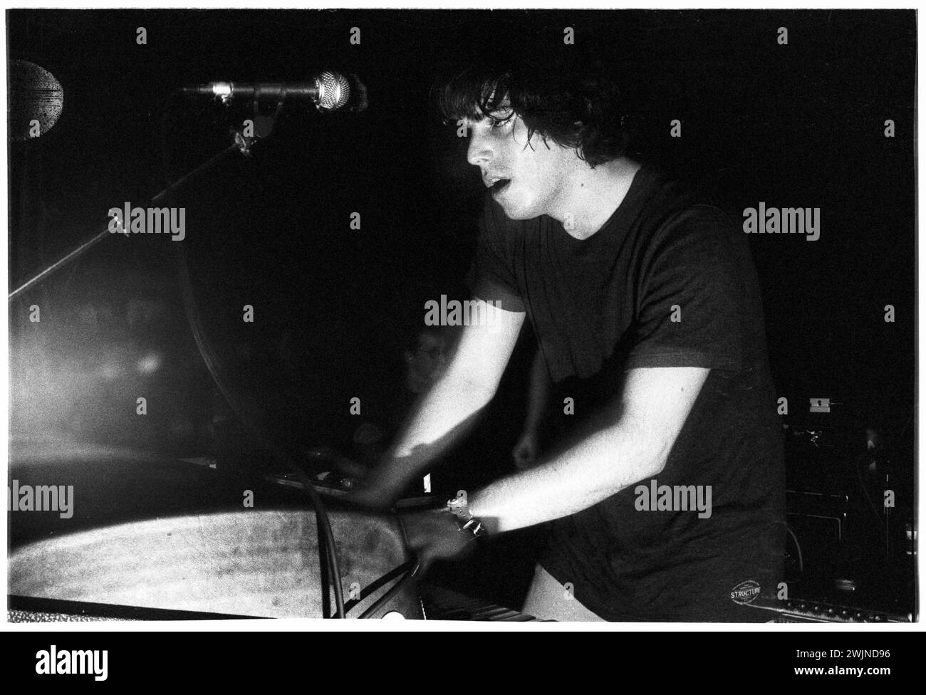 Die Webb Brothers spielten am 28. Januar 2001 im Clwb IFOR Bach Welsh Club in Wales, Großbritannien. Foto: Rob Watkins.INFO: The Webb Brothers, eine Band aus den 90er und frühen 00er Jahren, die Indie-Pop mit Folk-Empfindlichkeiten durch harmonische Vocals und herzliches Songwriting verbindet. Stockfoto