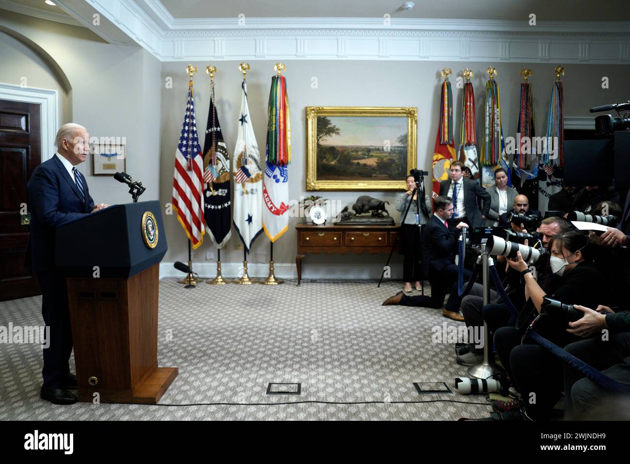 US-Präsident Joe Biden hält am 16. Februar 2024 im Roosevelt Room des Weißen Hauses in Washington, DC, eine Rede über den Tod von Aleksey Nawalny. Guthaben: Yuri Gripas/Pool über CNP/MediaPunch Stockfoto