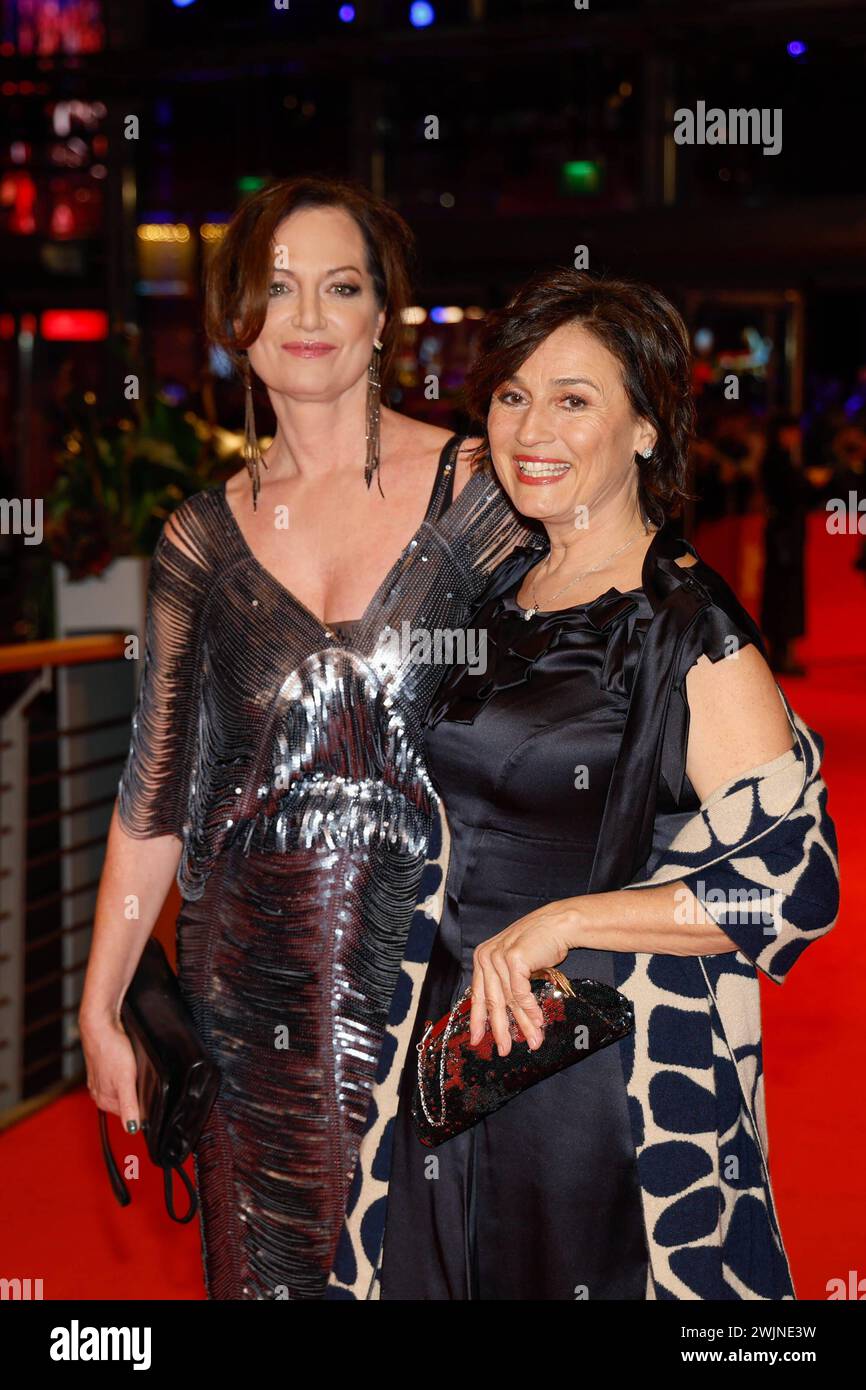 Natalia Woerner, Sandra Maischberger bei der Festivaleroeffnung der 74. Filmfestspiele Berlin im Berlinale Palast, Berlin. *** Natalia Woerner, Sandra Maischberger bei der Festivaleröffnung der Berliner Filmfestspiele 74 im Berlinale Palast, Berlin Stockfoto