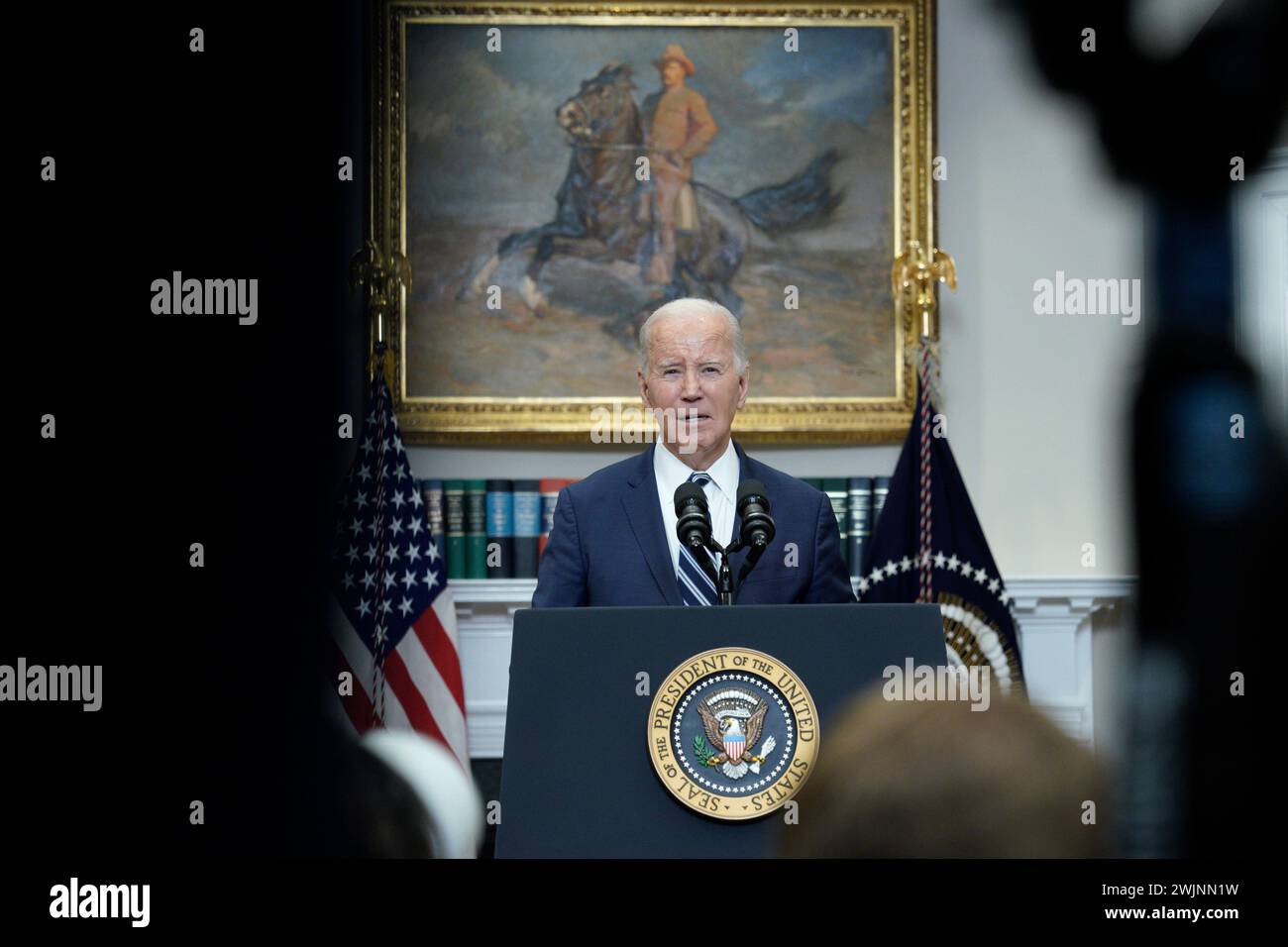 US-Präsident Joe Biden hält am 16. Februar 2024 im Roosevelt Room des Weißen Hauses in Washington, DC, eine Rede über den Tod von Aleksey Nawalny. Guthaben: Yuri Gripas/Pool über CNP Stockfoto