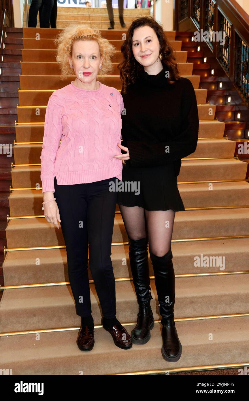 Sunnyi Melles mit Tochter Leonille Elisabeth Judith Maria Anna Prinzessin von und zu Sayn-Wittgenstein-Sayn beim Empfang der bayerischen Filmförderung FFF während der Berlinale 2024 in der Vertretung des Freistaats Bayern beim Bund. Berlin, 16.02.2024 *** Sunnyi Melles mit Tochter Leonille Elisabeth Judith Maria Anna Prinzessin von und zu Sayn Wittgenstein Sayn beim Empfang des Bayerischen Filmfonds FFF während der Berlinale 2024 in der Vertretung des Freistaates Bayern bei der Bundesregierung Berlin, 16 02 2024 Foto:xD.xBedrosianx/xFuturexImagex fff empfang 4322 Stockfoto