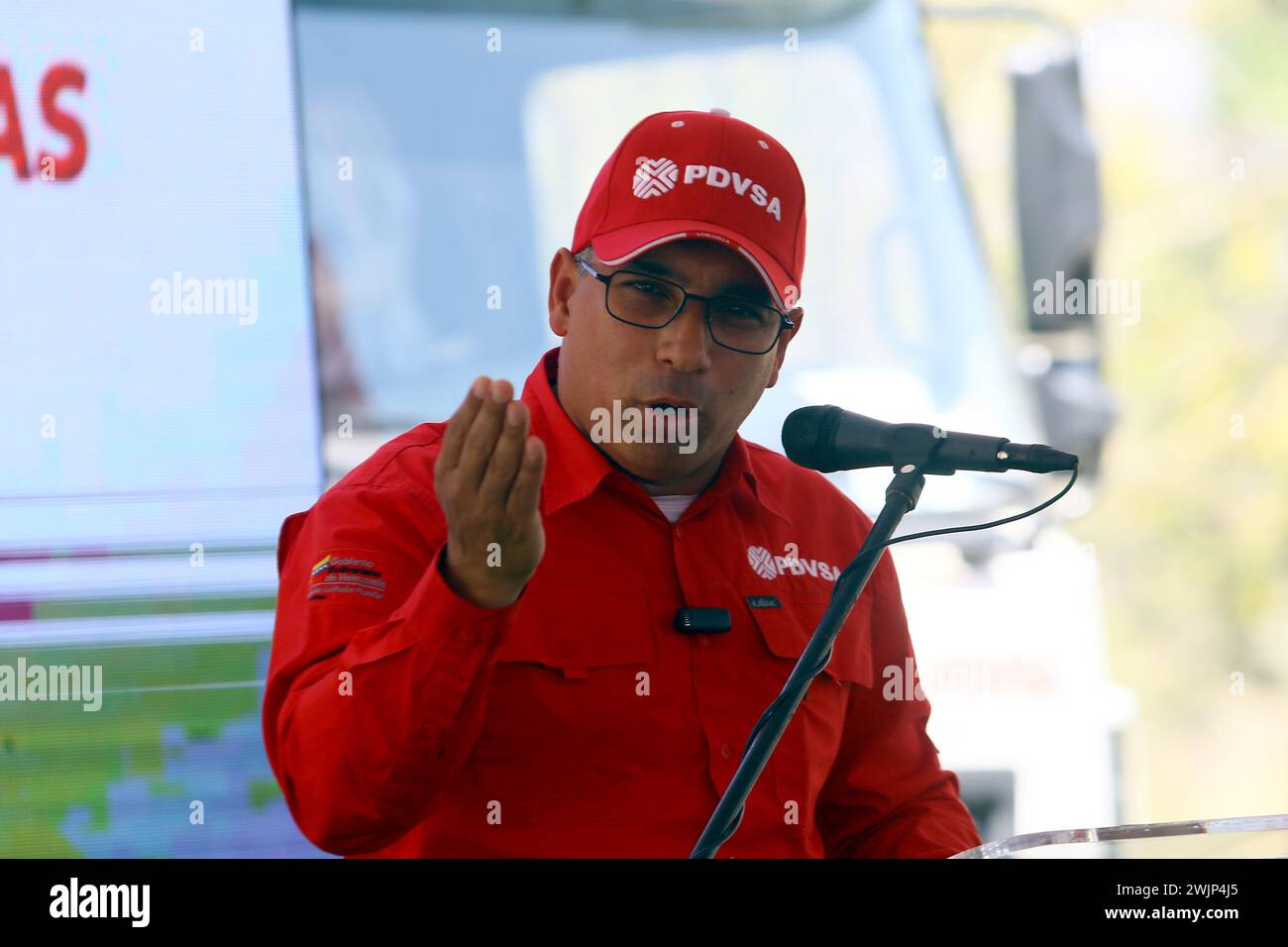 Februar 2024: 16. Februar 2024. Pedro Tellechea, Minister für Erdöl und Präsident der PDVSA, während eines Besuchs in der Verteileranlage Yagua, wo er ein Treffen mit der Arbeiterklasse abhielt und die Anwendung neuer Vorteile prüfte, zusätzlich zur Ankündigung der Gründung einer Kohlenwasserstoff-Universität in Yagua., Bundesstaat Carabobo. Foto: Juan Carlos Hernandez (Credit Image: © Juan Carlos Hernandez/ZUMA Press Wire) NUR REDAKTIONELLE VERWENDUNG! Nicht für kommerzielle ZWECKE! Quelle: ZUMA Press, Inc./Alamy Live News Stockfoto