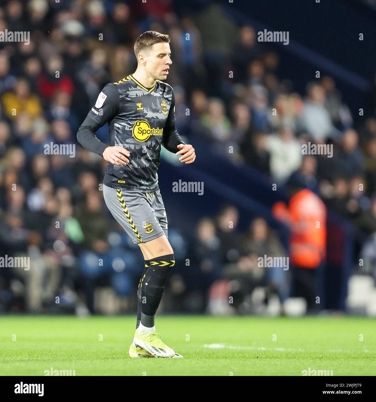 West Bromwich, Großbritannien. Februar 2024. Jan Bednarek aus Southampton während des EFL Sky Bet Championship-Spiels zwischen West Bromwich Albion und Southampton am 16. Februar 2024 in den Hawthorns in West Bromwich, England. Foto von Stuart Leggett. Nur redaktionelle Verwendung, Lizenz für kommerzielle Nutzung erforderlich. Keine Verwendung bei Wetten, Spielen oder Publikationen eines einzelnen Clubs/einer Liga/eines Spielers. Quelle: UK Sports Pics Ltd/Alamy Live News Stockfoto