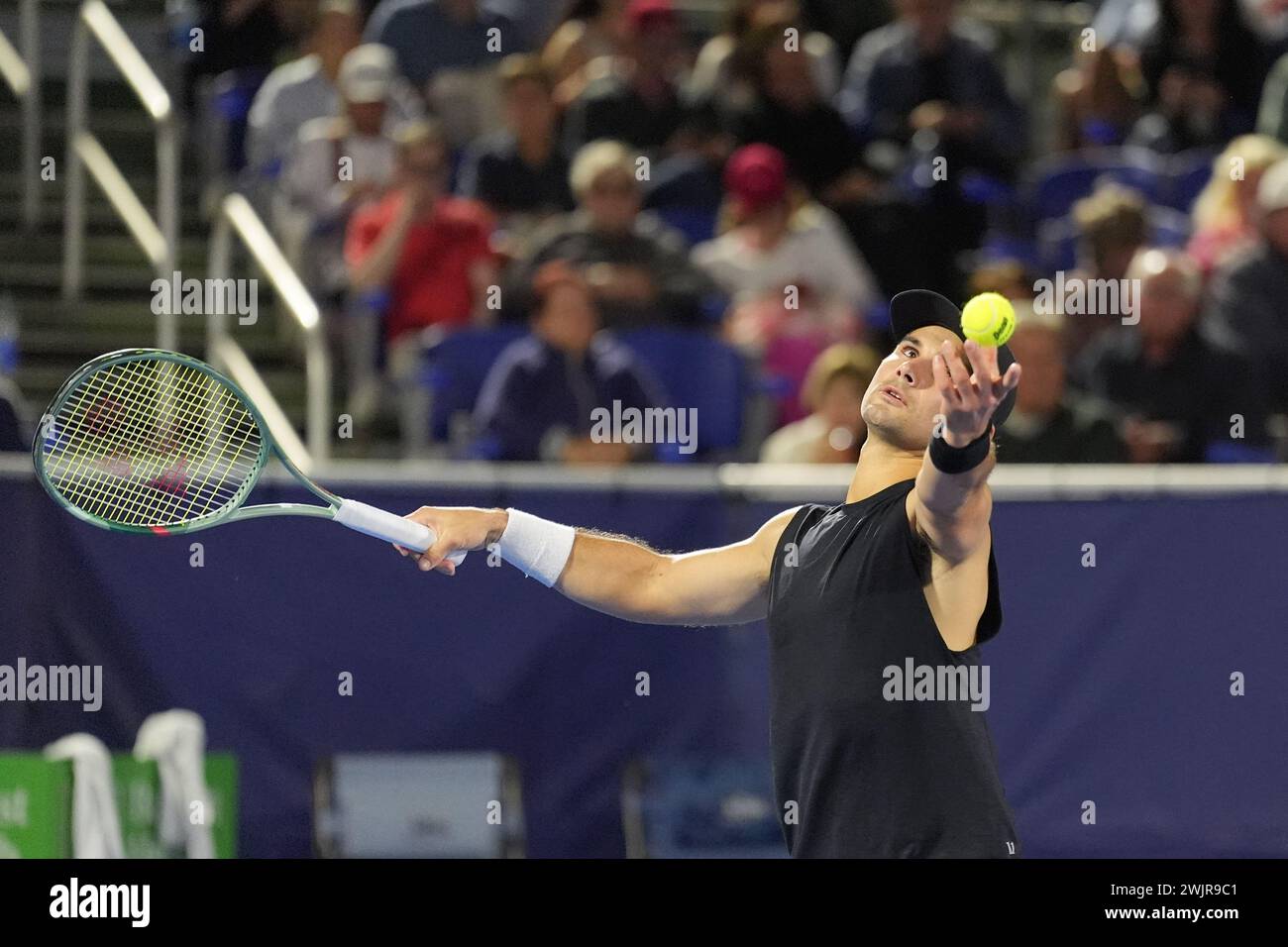 Delray Beach, Florida, USA. Februar 2024. 14. Februar: Marcos Giron (USA) besiegt Adrian Mannarino (FRA) in der ersten Runde der Delray Beach Open 2024 im Delray Beach Tennis Center. (Kreditbild: © Andrew Patron/ZUMA Press Wire) NUR REDAKTIONELLE VERWENDUNG! Nicht für kommerzielle ZWECKE! Stockfoto