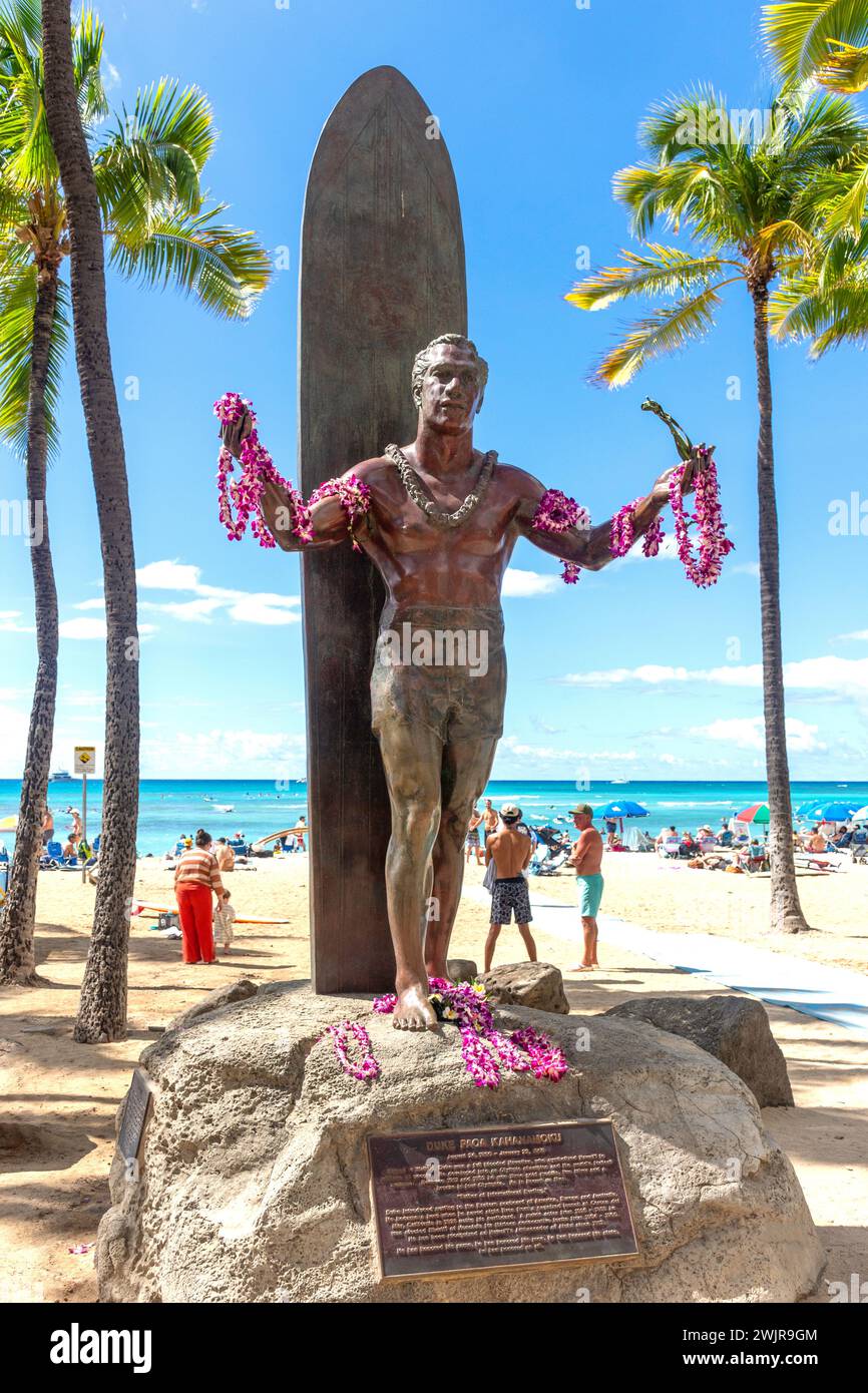 Duke Paoa Kahanamoku (Surfer) Statue am Waikiki Beach, Waikiki, Honolulu, Oahu, Hawaii, Vereinigte Staaten von Amerika Stockfoto