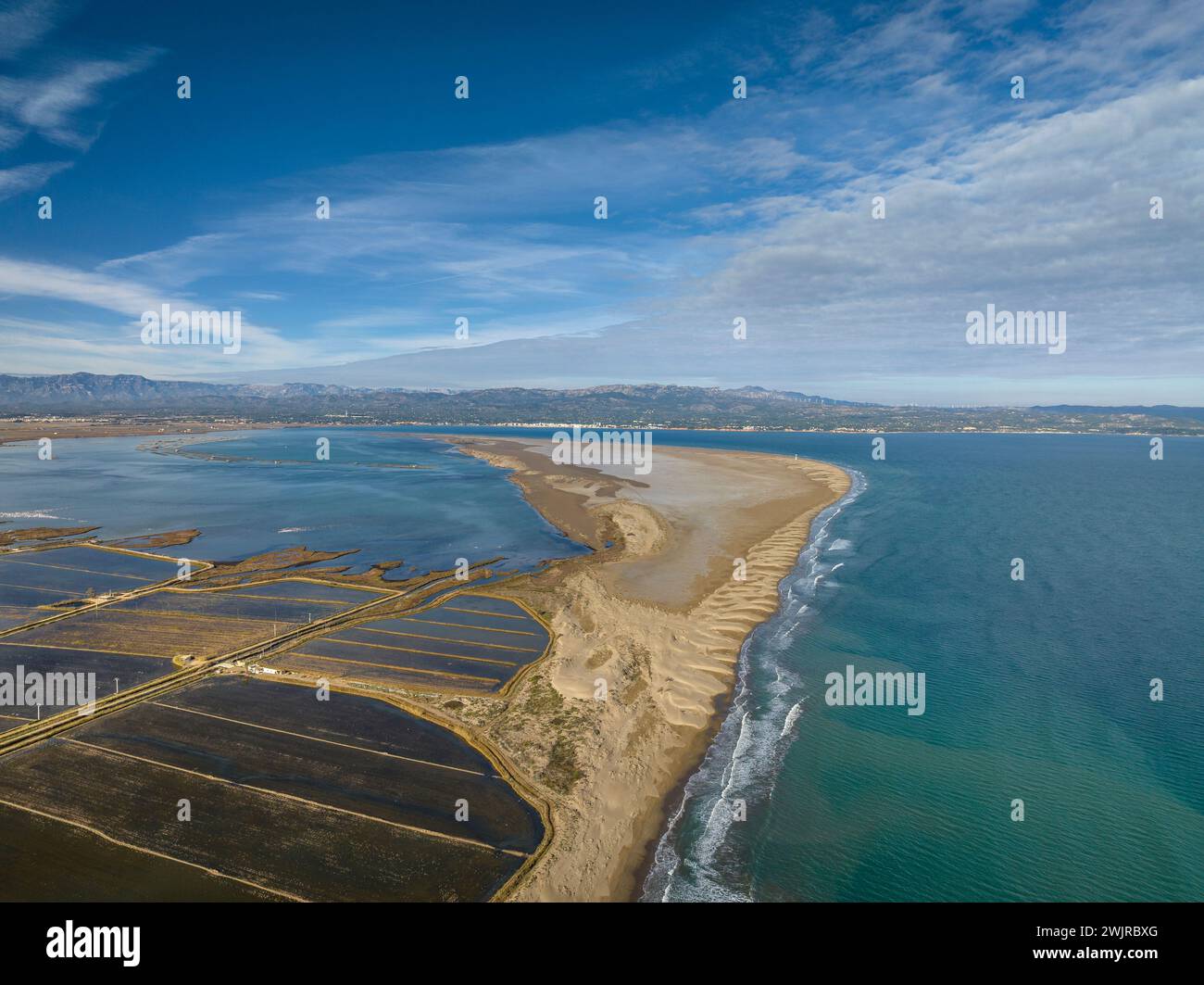 Aus der Vogelperspektive auf Punta del Fangar Point und Fangar Bay im nördlichen Teil des Ebro Delta (Tarragona, Katalonien, Spanien) Stockfoto