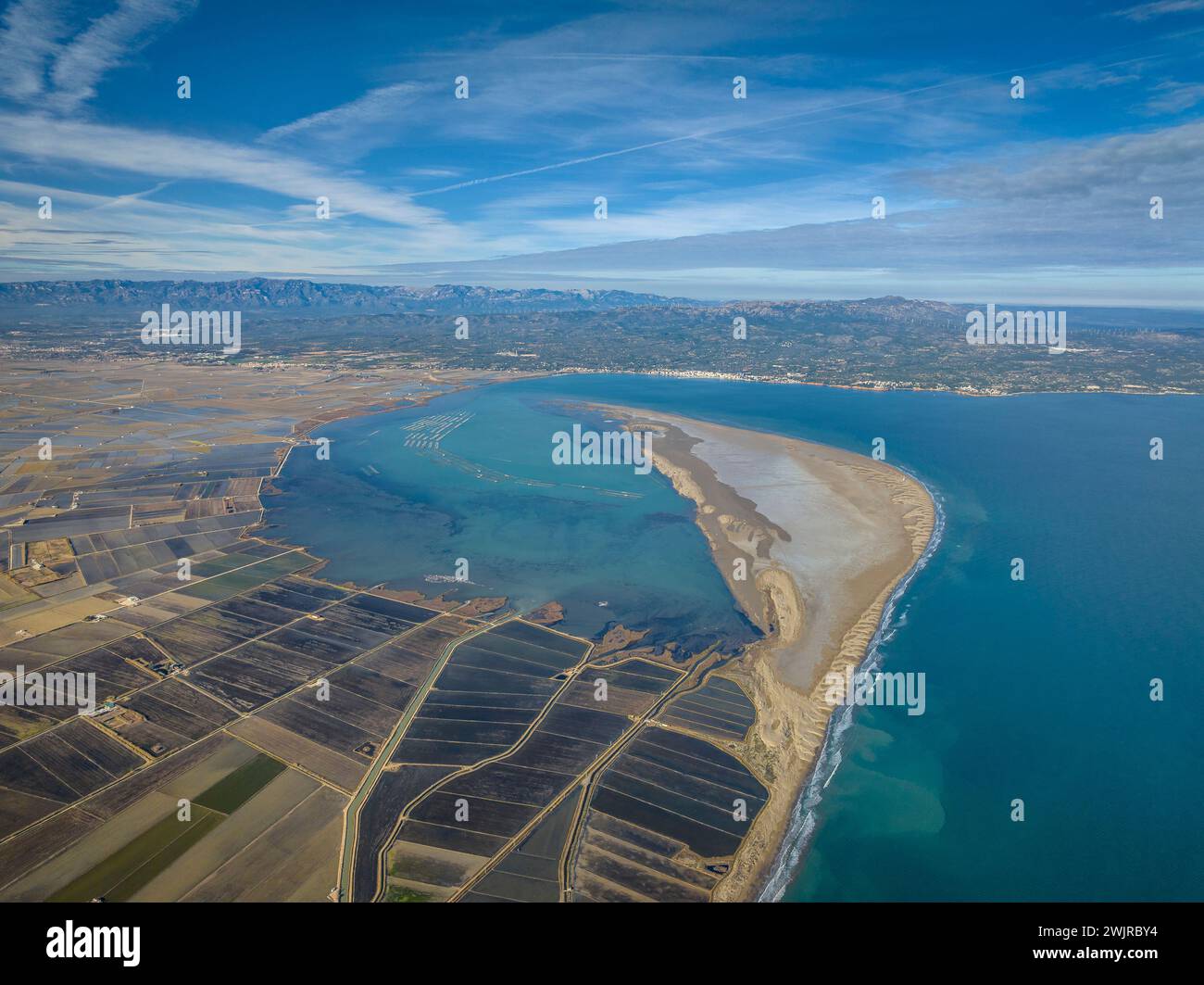 Aus der Vogelperspektive auf Punta del Fangar Point und Fangar Bay im nördlichen Teil des Ebro Delta (Tarragona, Katalonien, Spanien) Stockfoto