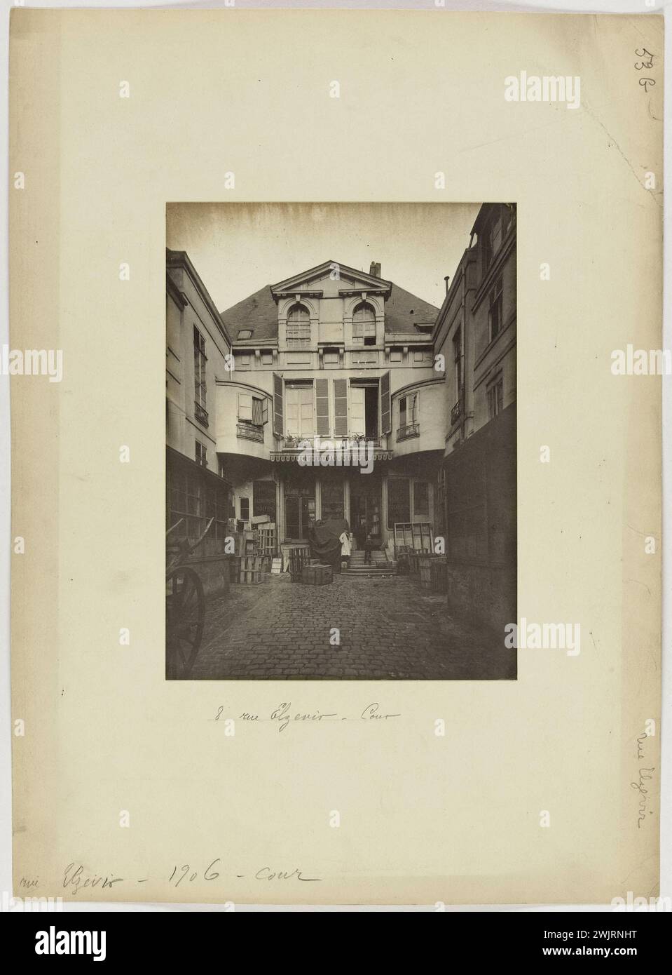 Laden im Innenhof eines Gebäudes, Rue Elzévir 8, Paris (III Jahrhundert). Anonyme Fotografie. 1906. Paris, Museum Carnavalet. 99889-13 III. 3. 3. 3. 3. 3. Arrondissement, Rue Elzevir Stockfoto