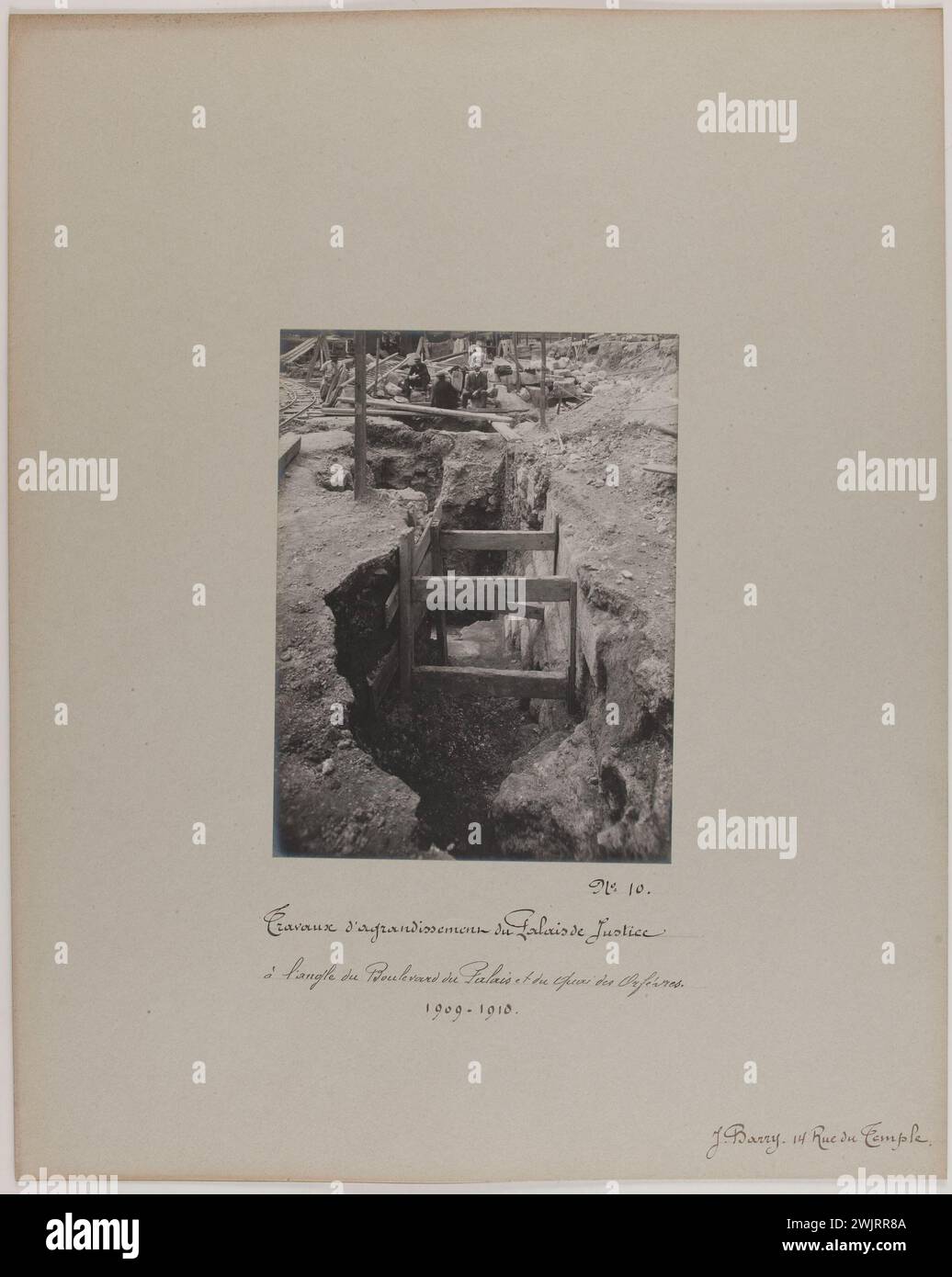 Barry, Jean. Nr. 10 / Arbeiten der Erweiterungen des Justizpalais / an der Ecke Boulevard du Palais und Quai des Orfèvres / 1909-1910. "Ausbau des Gerichtsgebäudes an der Ecke Boulevard du Palais und Quai des Orfèvres, 4. Arrondissement, Paris". Gelatino-Silberbromid-Entnahme. Zwischen 1909 und 1910. Paris, Carnavalet Museum. 123818-13 Stockfoto