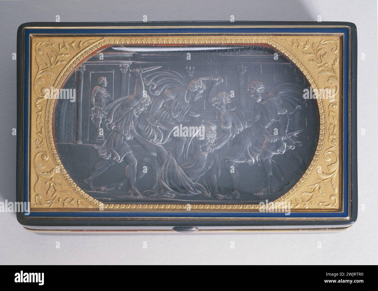 Adrien Vachette. "Tabatière mit einem Cameo verziert, das die Ermordung von Julius Cäsar (von oben) im 19. Jahrhundert darstellt". Museum der Schönen Künste der Stadt Paris, Petit Palais. 26985-20 Camee, oben, römischer Staatsmann, dekoratives Objekt, Zivil Gold, das alte Rom, Tabak, Rauchen, Mord Stockfoto