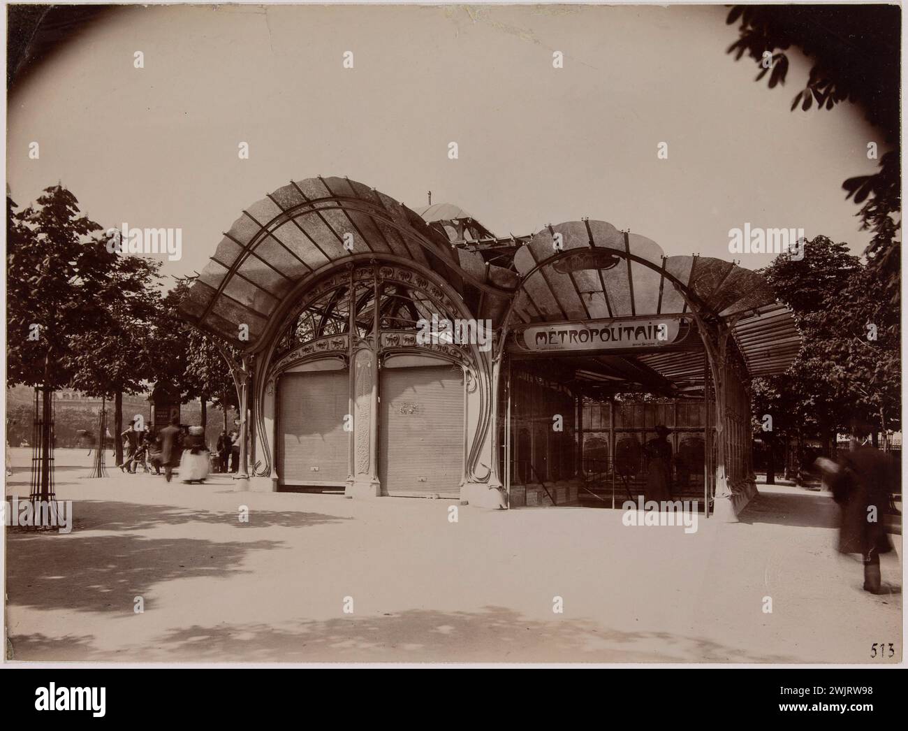 Metro Paris. "Zugang zum Place de l'Etoile, Paris (VIII-XVI und XVII. Arr.)". Fotografie von Charles Maindron (1861-1940). Gelatino-Silberchlorid-Entnahme entwickelt. März 1900. Paris, Carnavalet Museum. 100252-26 Zugang, Art Nouveau, Eisenbahn, Stadtbahn, Bauwesen, Edict Guimard, Außenansicht, Entree, Metro, Metro Paris, Metropolitan, Etoile Place, Geschäft, Metallbau, Station, Urbanisierung, Stadtplanung, Verriere Stockfoto