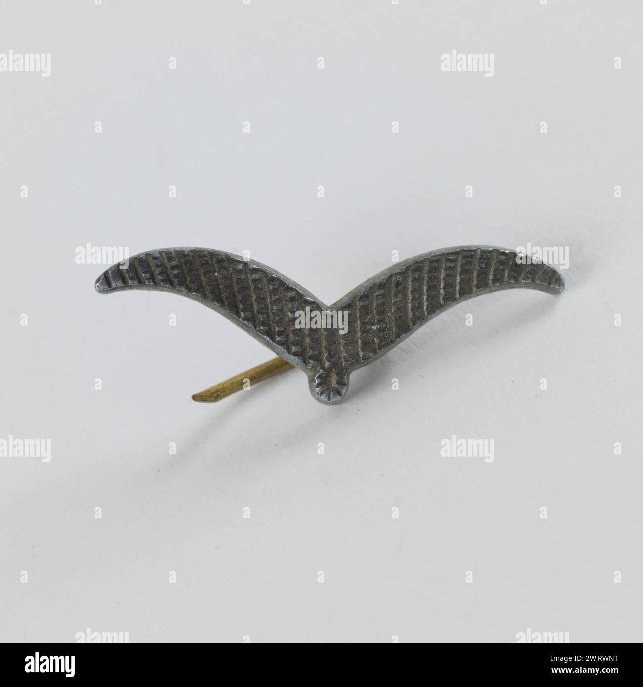 Anonym. "Grade Insignia in Form einer Möwe für luftwaffenkragen". Metall. 1935-1945. General Leclerc Museum von Hauteclocque und die Befreiung von Paris, Jean Moulin Museum. 158813-8 Stockfoto