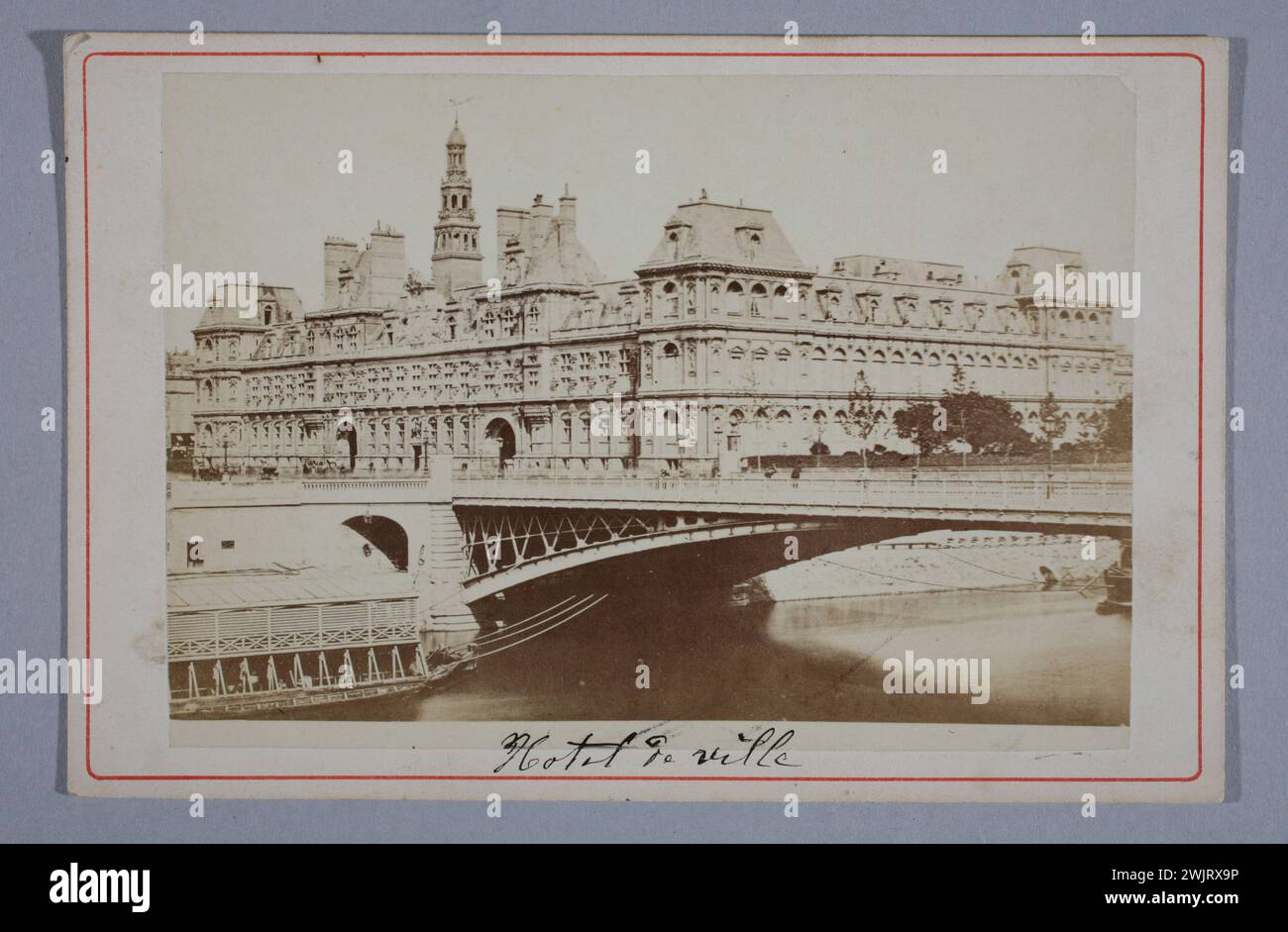 Anonym, das Rathaus vor dem Brand in der Stadt (altes Gebäude), 4. Arrondissement, Paris. (Dummy-Titel). Albuminpapier zeichnet. Carnavalet Museum, Geschichte von Paris. Stockfoto