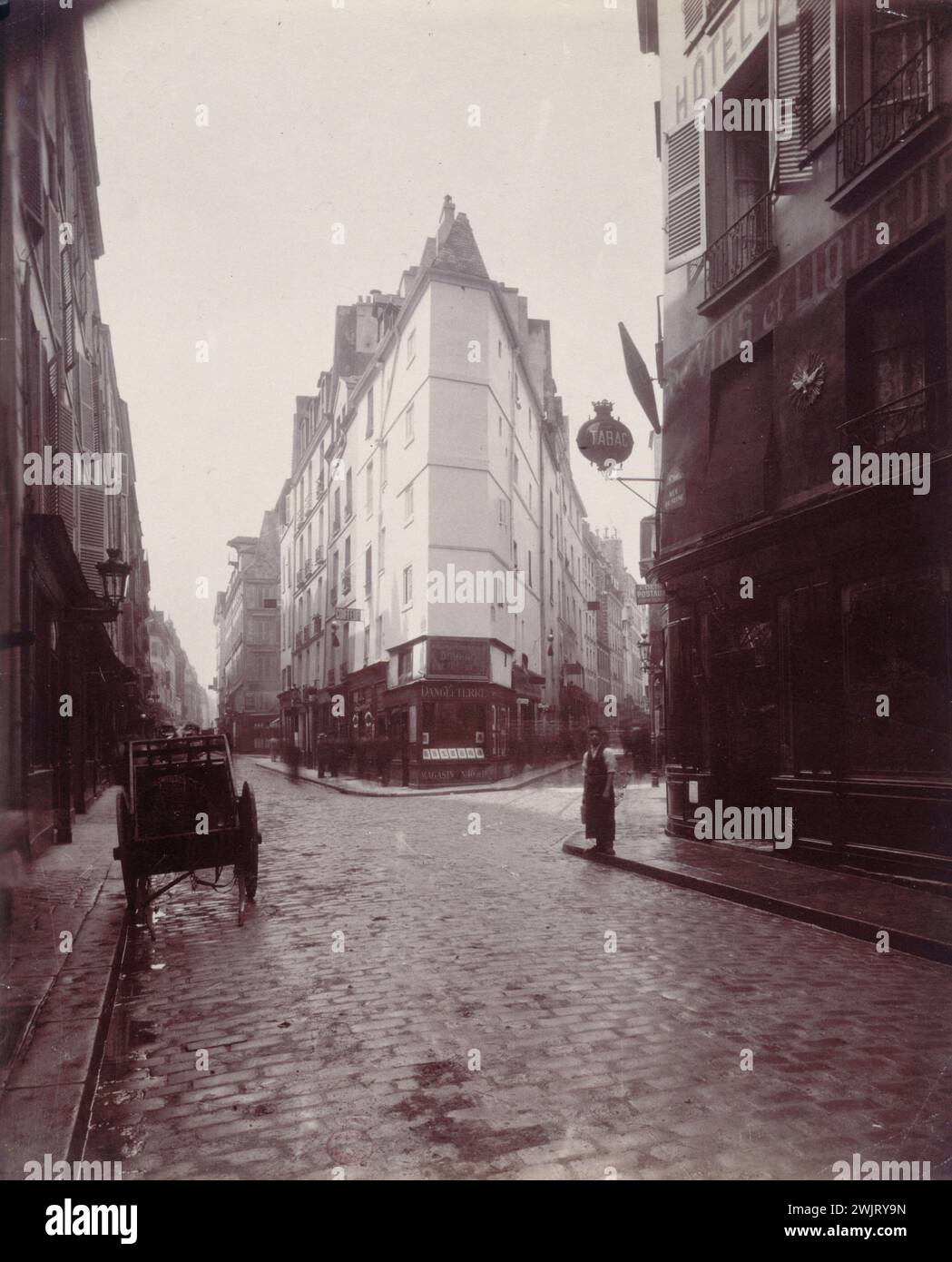 Ecke Rue de seine und Rue de l'Echaudé. Paris (6. Arrondissement), 1905. Fotografie von Eugène Atget (1857-1927). Paris, Carnavalet Museum. 25415-5 Arrondissement, CART, Echaude, rue de seine, rue Pavee, Szene rue, Vieme VI 6eme 6eme Stockfoto