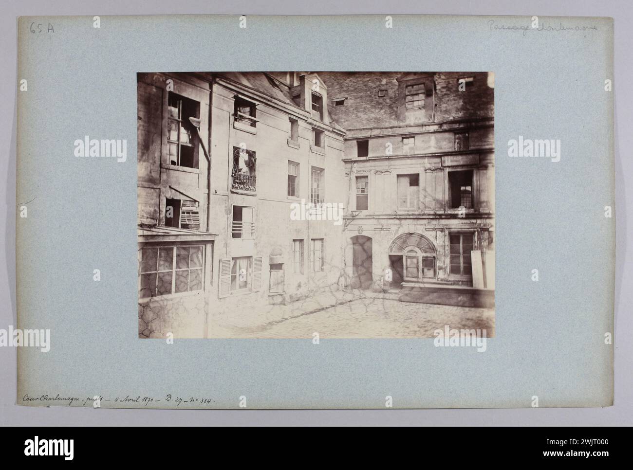Emonts or Emonds, Pierre (Nr. 1831-03-29-D.1912), Court Karls des Großen, Passage Karls des Großen, 4. Arrondissement, Paris, 1870, Albuminpapier. Carnavalet Museum, Geschichte von Paris. Stockfoto
