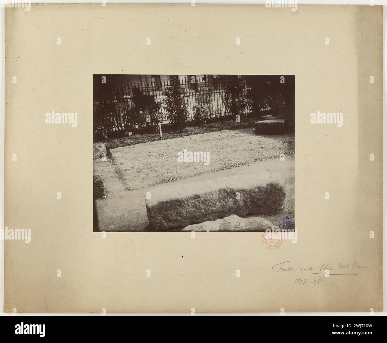 Anonym. Ausgrabungen rue du Cloître Notre Dame / 1897-98. 'Blick auf die Ausgrabungen in der Rue du Cloître Notre-Dame, 4. Arrondissement, Paris'. Paris, Carnavalet Museum. 144178-14 Stockfoto