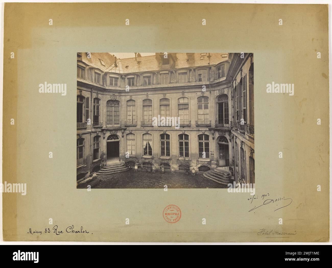 Barry, Jean. Haus 863, rue Charlot. / Mascrani Hotel. 'Innenhof des Hotels Mascrani, Rue Charlot 83, 3. Arrondissement, Paris'. 1903-05-1903-05. Paris, Carnavalet Museum. 144164-18 Stockfoto