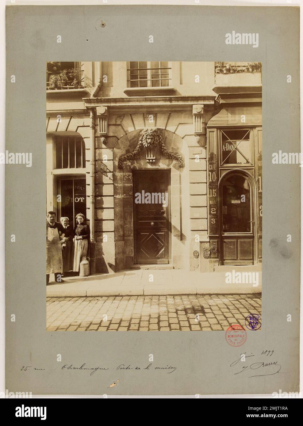 Barry, Jean. 25, Rue Charlemagne Porte de la Maison. 'Blick auf die Tür der Rue Charlemagne 25, 4. Arrondissement, Paris'. 1899-1899. Paris, Carnavalet Museum. 144164-27 Stockfoto