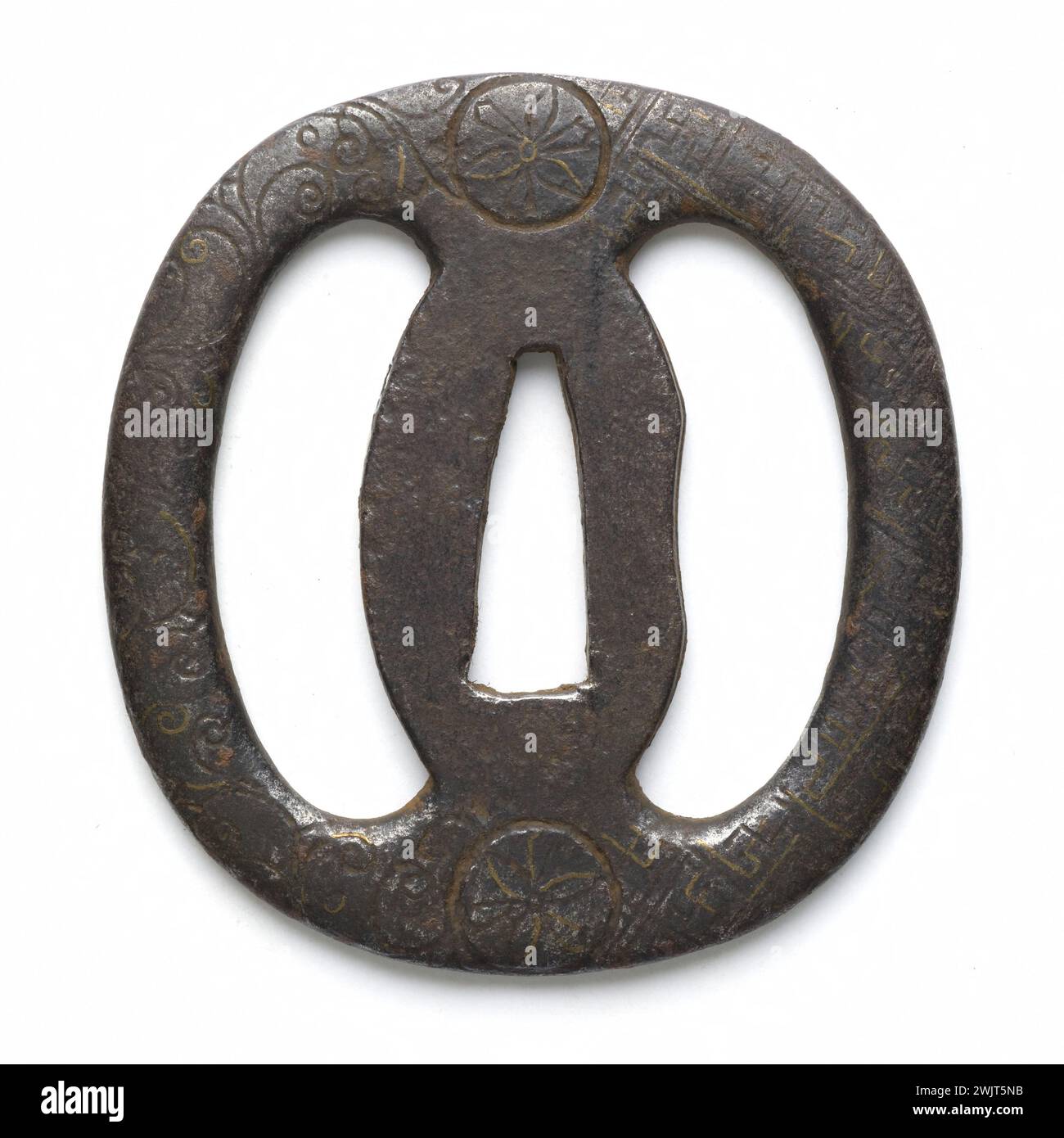 Tsuba. Japan. F. Paris, Muse Cernuschi. Bewertung, Rüstung, asiatische Kunst, japanische Kunst, Waffenlager, Kunstobjekt, metallisches Objekt, Rüstungsstück, Tsuba Stockfoto