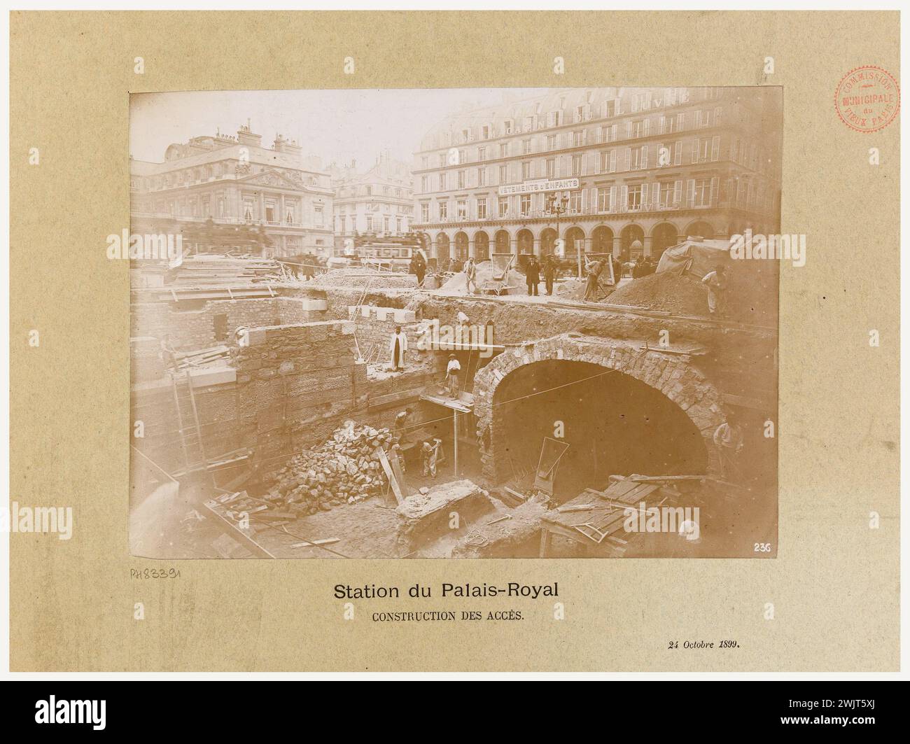 Französische fotounion. Bau / Metropolitan Railway / Stadtbahnhof Paris / Bahnhof Palais-Royal / Baustelle Zugang / 26. Oktober 1899. "Bau der städtischen Metropolitan Railway von Paris: Zugangsbau, Bahnhof Palais-Royal, 1. Arrondissement, Paris". Silbergelatine-Chlorid-Entnahme. 1899-10-24-1899-10-24. Paris, Carnavalet Museum. 144192-15 Stockfoto