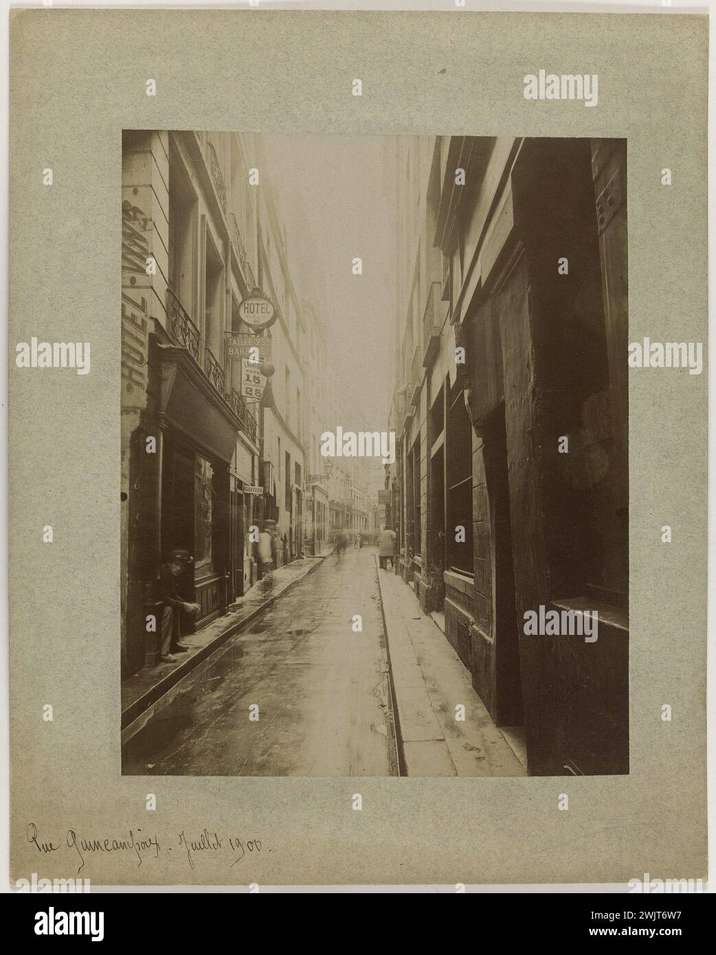 Anonym. Rue Quincampoix - Juli 1900. 'Blick auf die Rue Quincanpoix, 4. Arrondissement, Paris'. Paris, Carnavalet Museum. 144178-6 Stockfoto