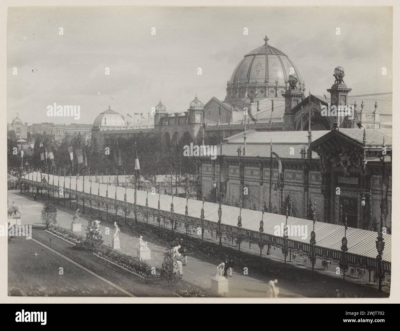 Blancard, Hippolyte (1843 - D.1924), Universalausstellung von 1889: Teilansicht des zentralen Gartens mit Skulpturen und der Kuppel des Palais des Beaux-Arts auf der rechten Seite, 7. Arrondissement, Paris (Dummy-Titel), 1889. . Carnavalet Museum, Geschichte von Paris. Stockfoto