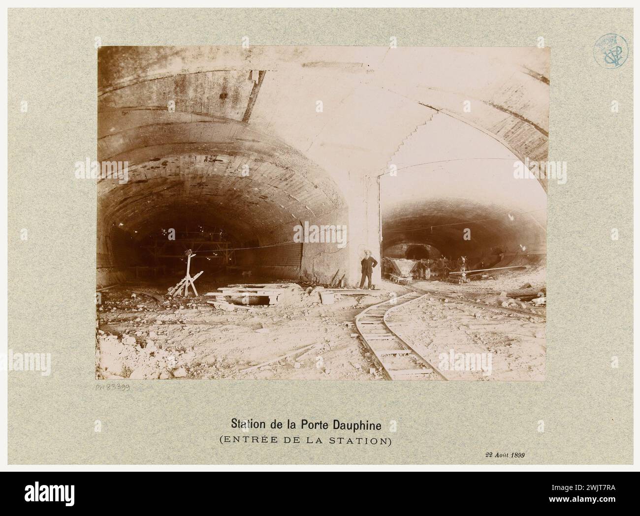 Französische fotounion. Bau/Metropolitan Railway/Municipal of Paris/Station de la Porte Dauphine/(Eingang zum Bahnhof)/22. August 1899. "Bau der städtischen Metropolitan Railway von Paris: Eingang zum Bahnhof Porte Dauphine, 16. Bezirk, Paris". Silbergelatine-Chlorid-Entnahme. 1899-08-22-1899-08-22. Paris, Carnavalet Museum. 144192-23 Stockfoto