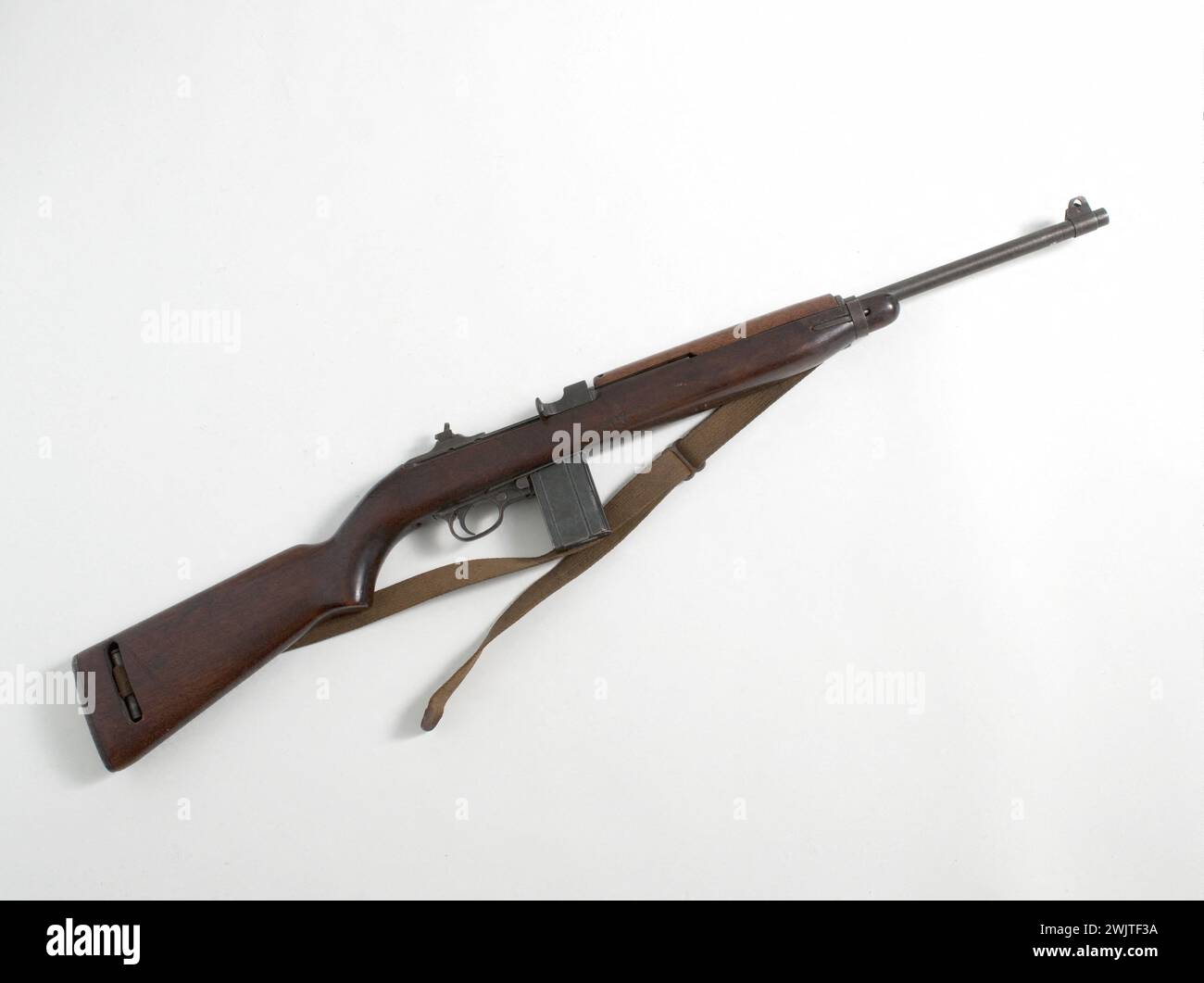 Bewaffnet. US-Karabiner, Kaliber .30, M1. Halbautomatische neutralisierte Waffe St. Etienne. Metall, Holz, Baumwolle gesponnene, 1943. General Leclerc Museum von Hauteclocque und die Befreiung von Paris, Jean Moulin Museum. 78980-6 Schusswaffe, amerikanische Armee, Bewaffnung, Waffe, Gewehr, militärische Ausrüstung, Krieg 1939-1945, Krieg 39-45, zweiter Weltkrieg Stockfoto