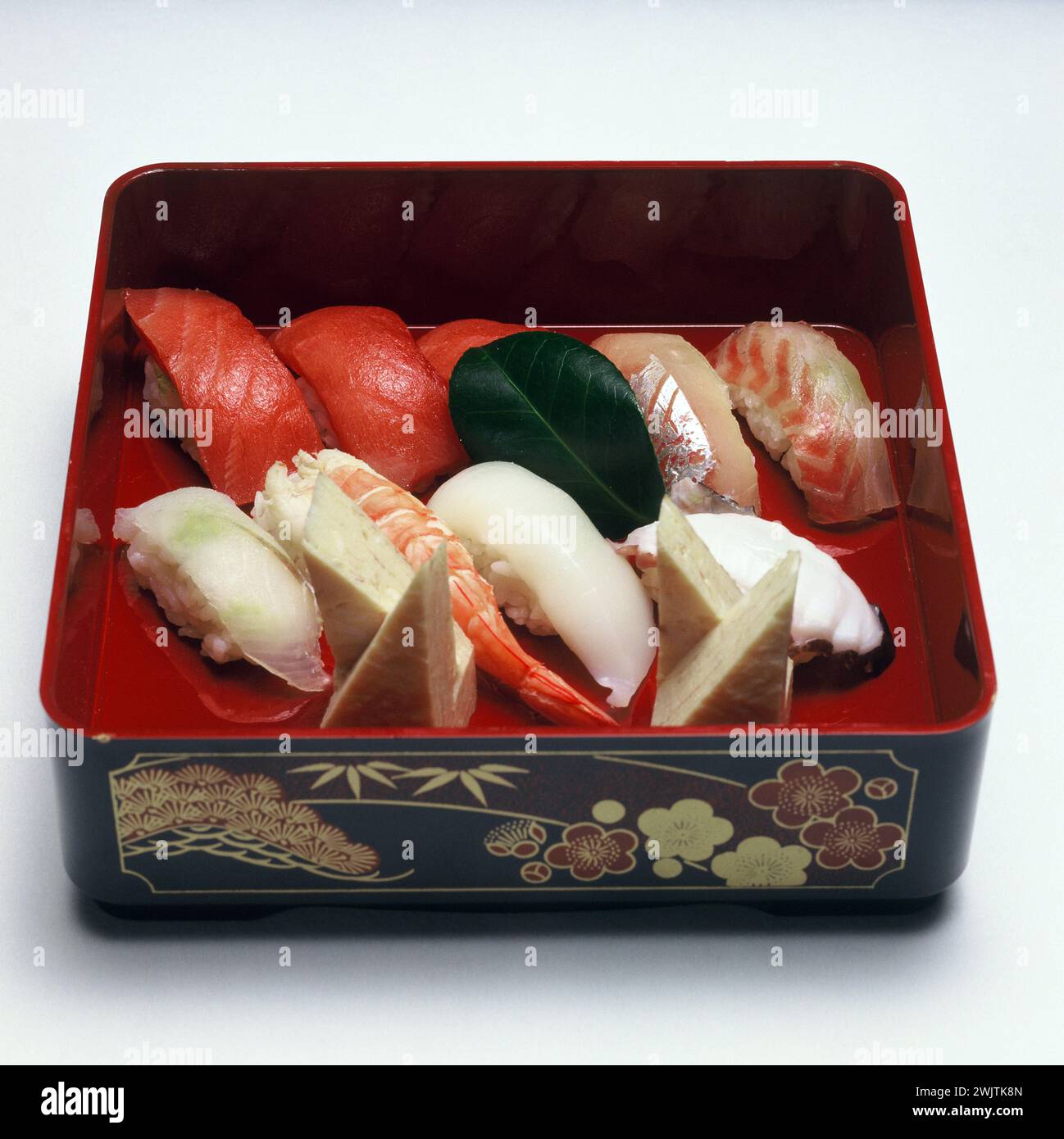 Essensgericht. Japanisch. Sushi-Box. Stockfoto