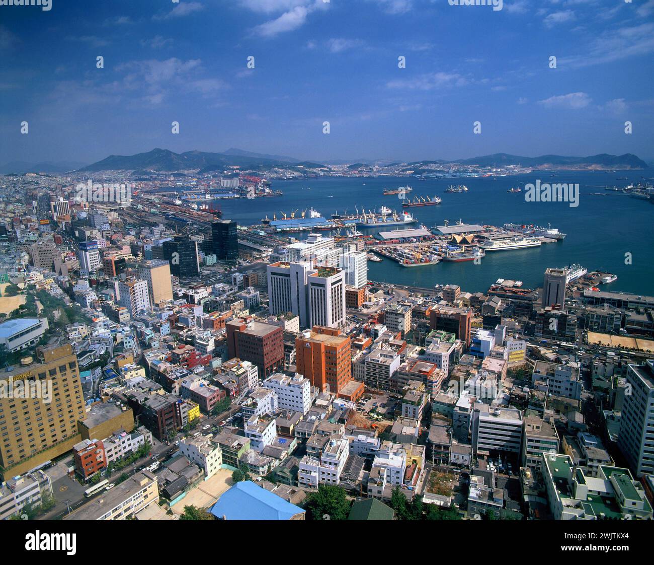 Südkorea. Busan. Stadtübersicht mit Hafen. Stockfoto