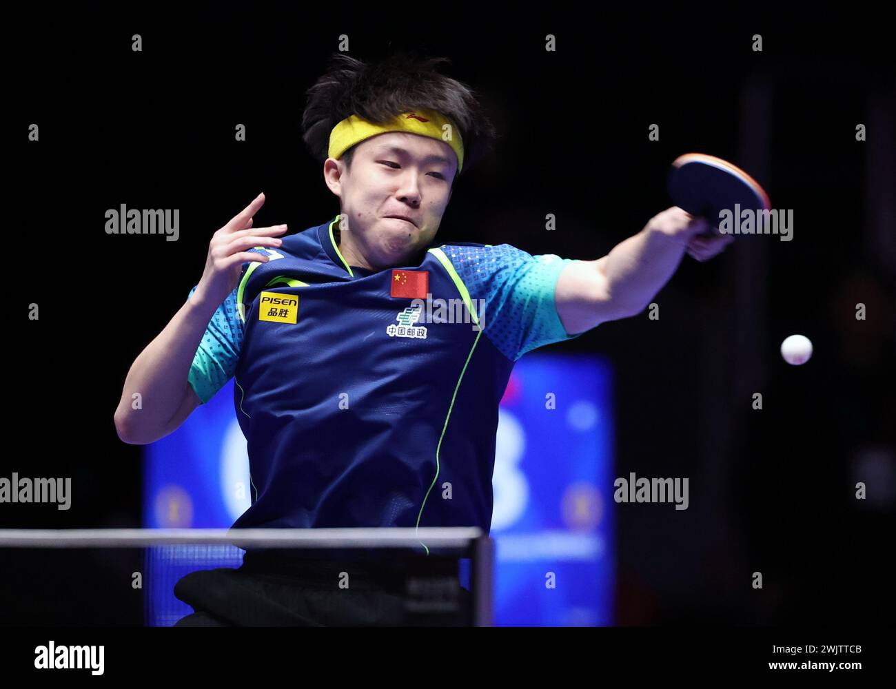 Busan, Südkorea. Februar 2024. Wang Chuqin aus China trifft beim Finale der ITTF World Team Table Tennis Championships Busan 2024 in Busan, Südkorea, am 17. Februar 2024 auf Andy Pereira aus Kuba im Gruppenspiel der Männer zwischen China und Kuba zurück. Quelle: Yang Shiyao/Xinhua/Alamy Live News Stockfoto