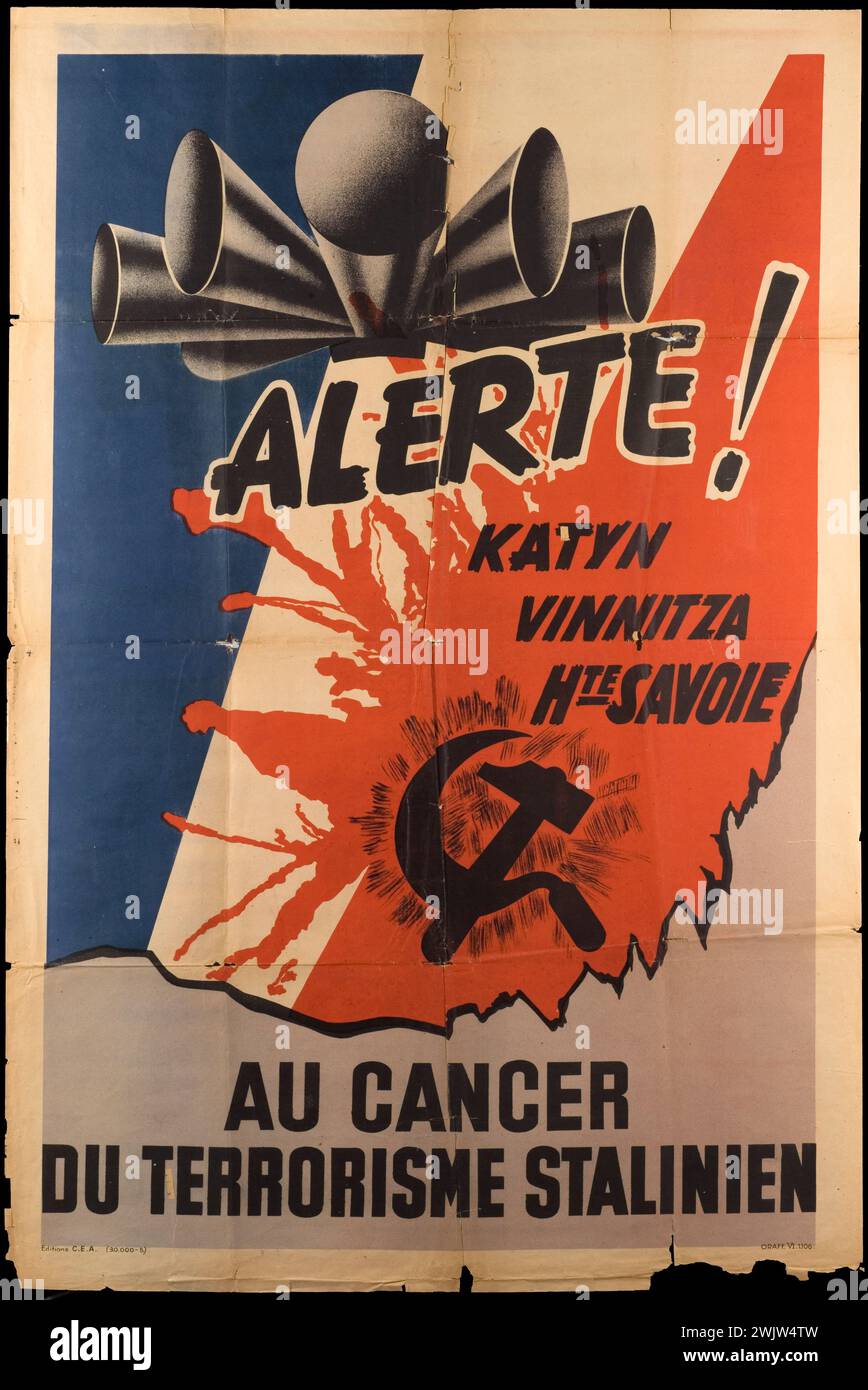 Krieg 1939-1945. „Achtung! Zum Stalinismus-Terrorismus-Krebs. Katyn, Vinnitza, Haute-Savoie'. Poster, Mai 1944. Allgemeines Museum Leclerc de Hauteclocque und die Befreiung von Paris, Jean-Moulin-Museum. Antibolchevique, Antibolchevismus, Antikommunismus, Poster, französische Flagge, Sichel, Regierung, hochsavoie, katyn, Maquis, Hammer, deutsche Besatzung, Propaganda, vichy-Diät, Widerstand, zweiter Weltkrieg, sirene, Vinnitza Stockfoto