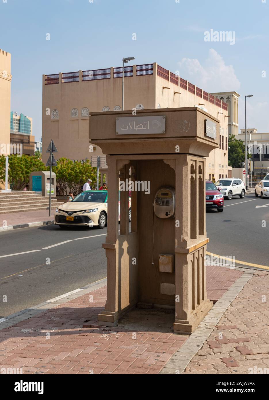 Ein Bild von einer Telefonzelle in Dubai. Stockfoto