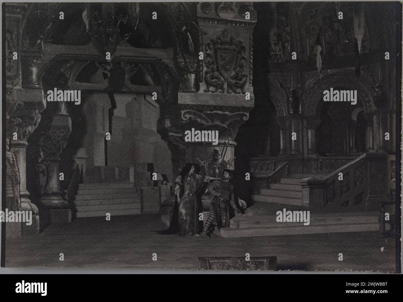 Die Burgrafen, historisches Drama von Victor Hugo. Albert Lambert (1865–1941) und Mounet-Sully (1841–1916) in den Rollen von Otbert und Job Part, Szene 3. Comedy-Französisch, Paris. 1902. Anonyme Fotografie. Paris, das Haus von Victor Hugo. 79198-5 Schauspieler, Comedie-Francais, Französische Commedien, Repräsentation, Theater, Szene Stockfoto