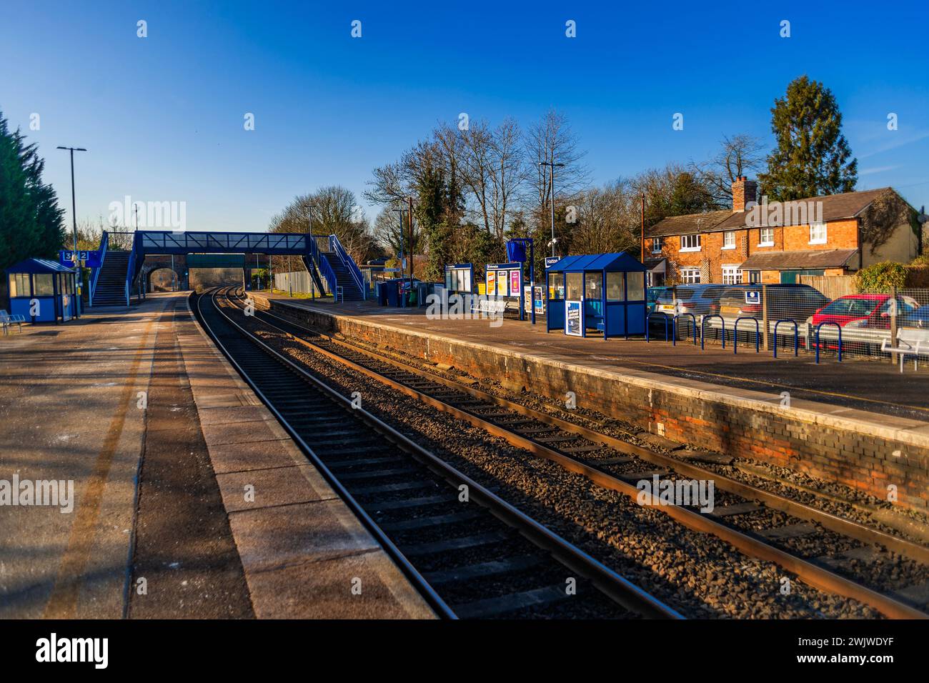 Dieselbetriebener Personennahverkehr-S-Bahnhof. Stockfoto