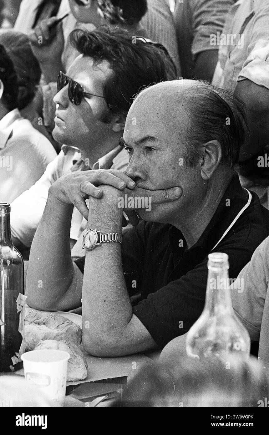 Alfredo Gómez Morales (1908–1990) ist ein argentinischer peronistischer Ökonom, der Cámpora am 22. Januar 1973 in San Antonio de Areco, 73 km von Buenos Aires City, bekannt gegeben wurde. Stockfoto