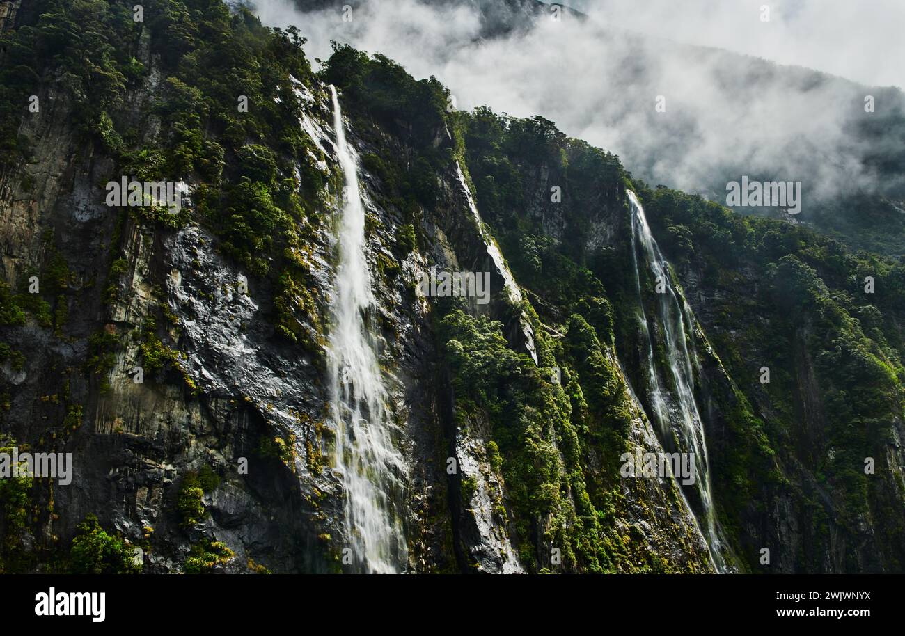 Wasserfälle im Milford Sound / Piopiotahi, Südinsel, Neuseeland Stockfoto