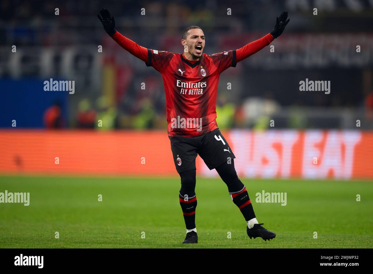 Mailand, Italien. 16. Februar 2024. Ismael Bennacer vom AC Milan reagiert auf das Fußballspiel der UEFA Europa League zwischen AC Milan und Stade Rennais FC. Quelle: Nicolò Campo/Alamy Live News Stockfoto