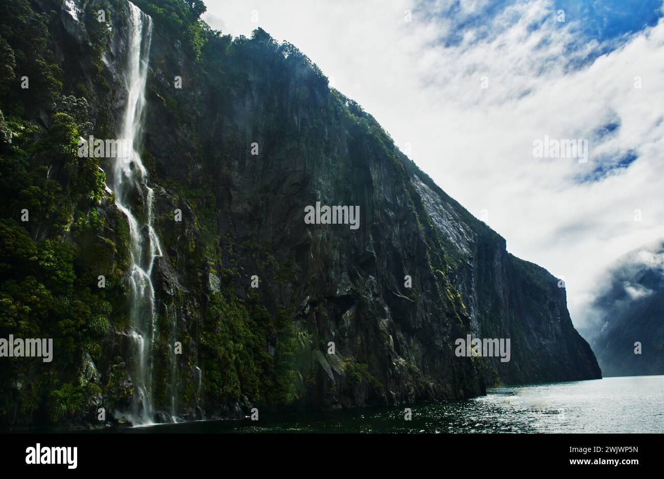 Wasserfälle im Milford Sound / Piopiotahi, Südinsel, Neuseeland Stockfoto